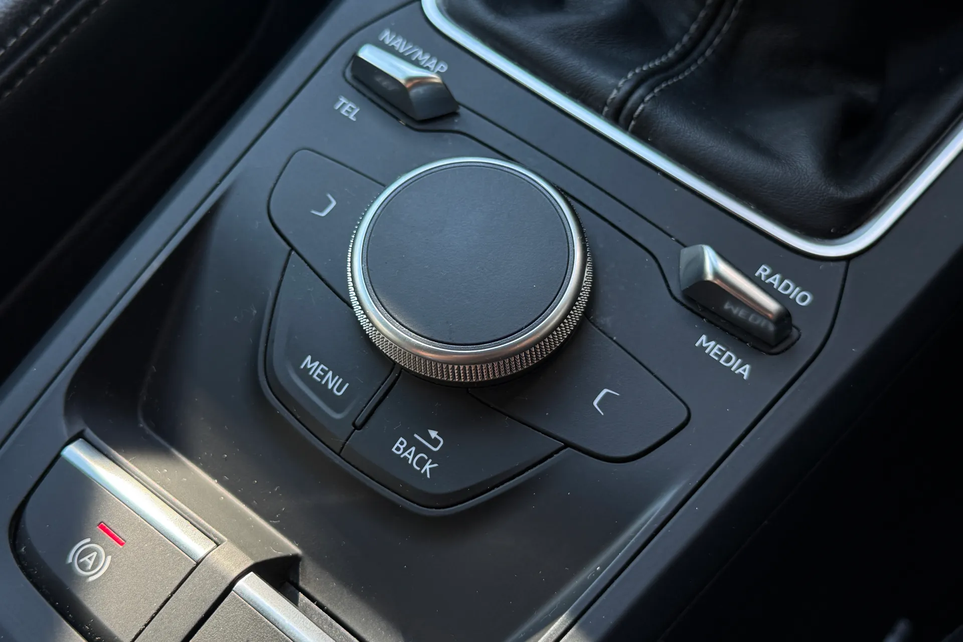 Audi Q2 thumbnail image number 18