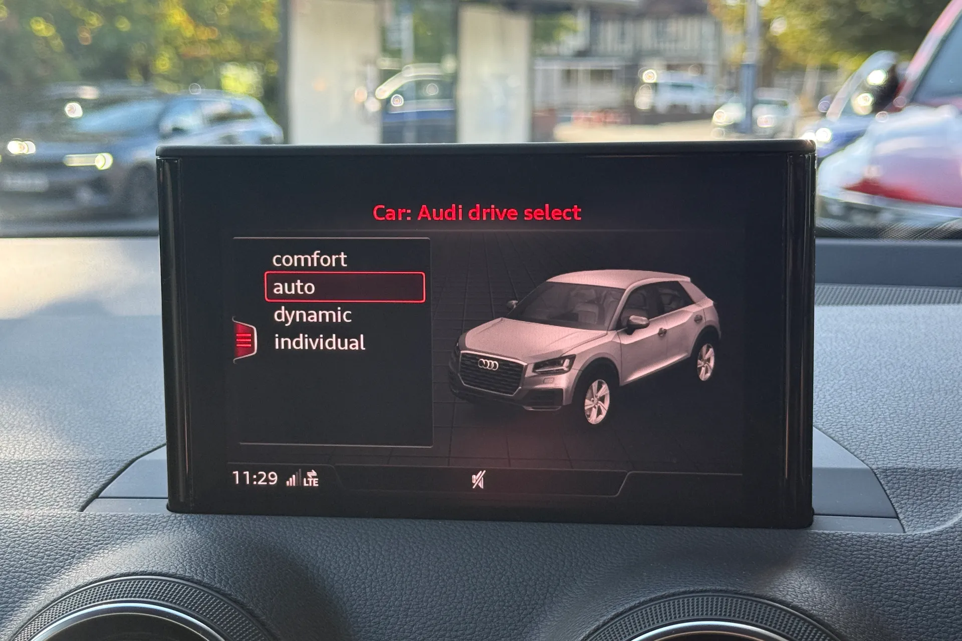 Audi Q2 thumbnail image number 13