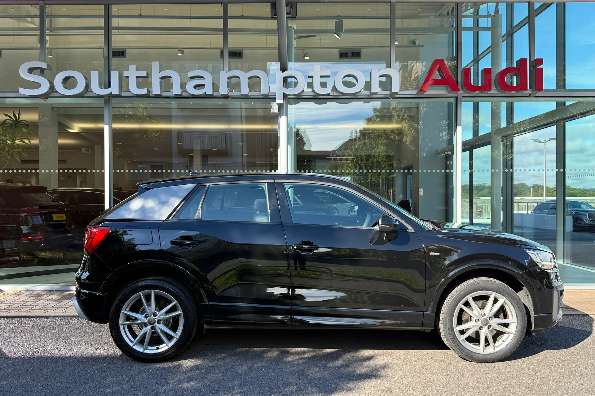Audi Q2 thumbnail image number 2
