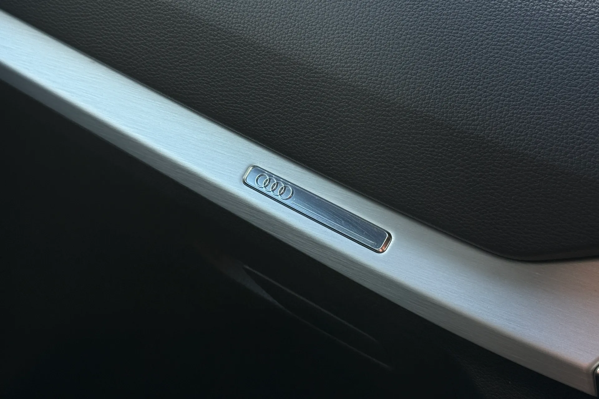 Audi Q2 thumbnail image number 16