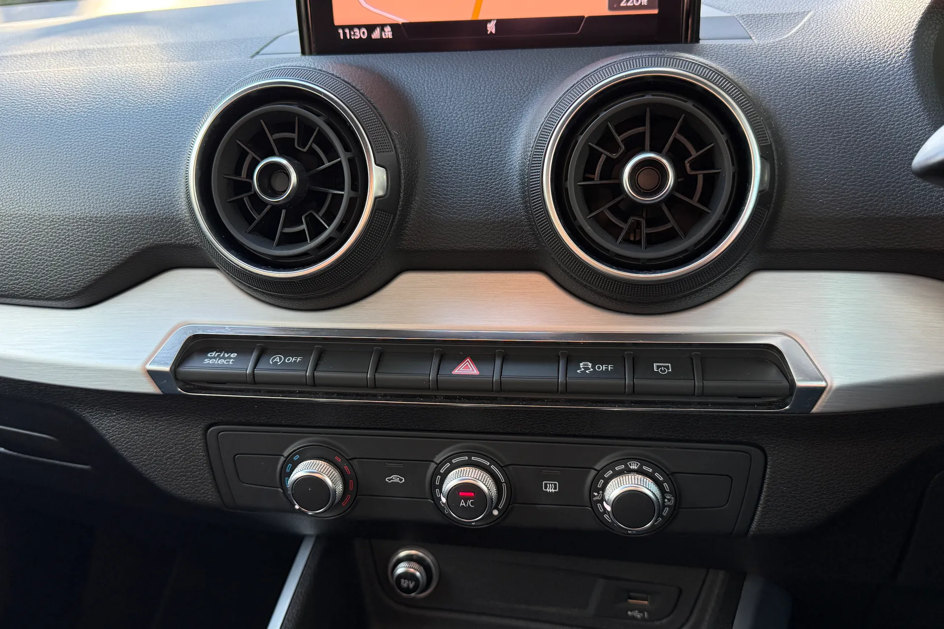 Audi Q2 thumbnail image number 21