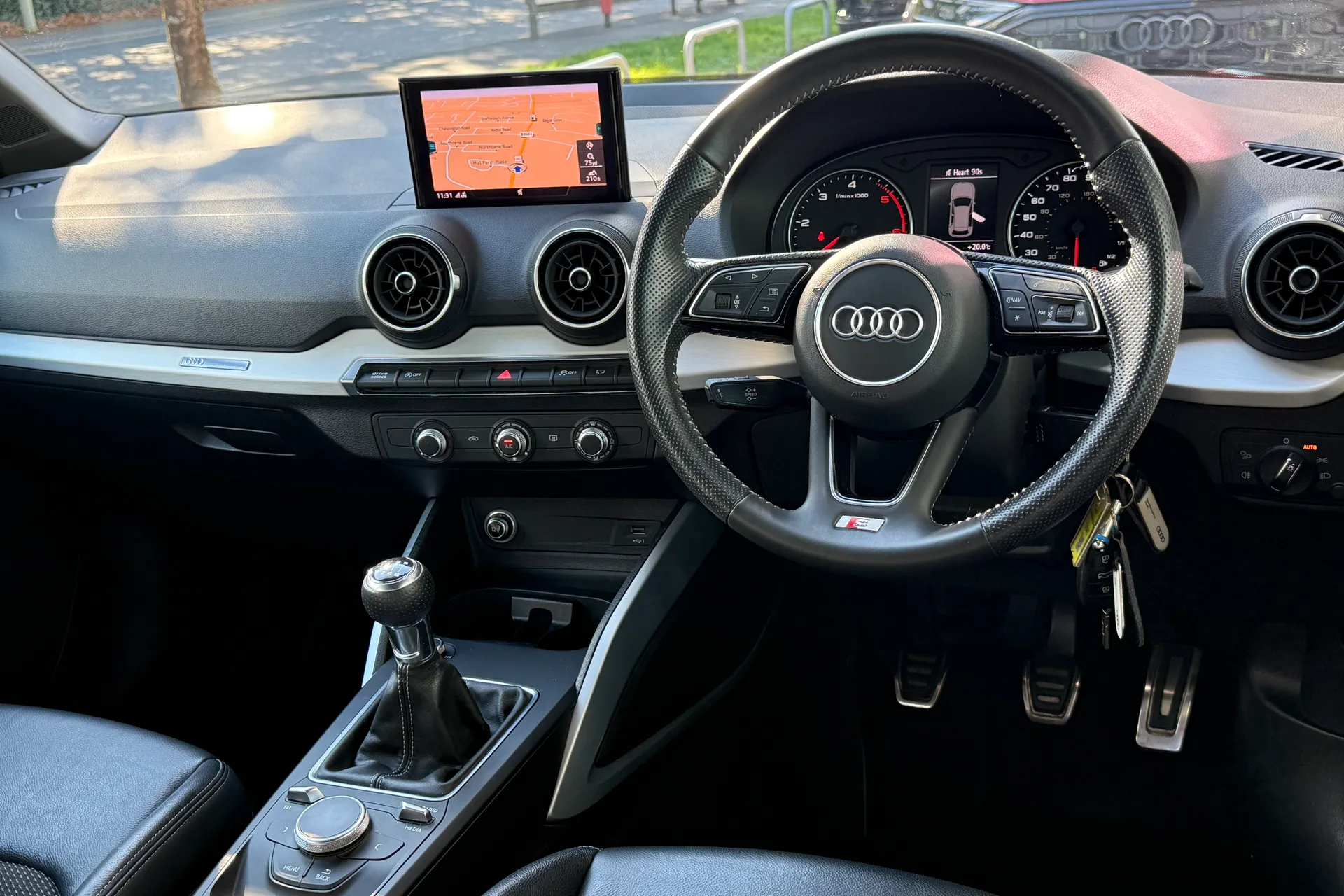 Audi Q2 thumbnail image number 30