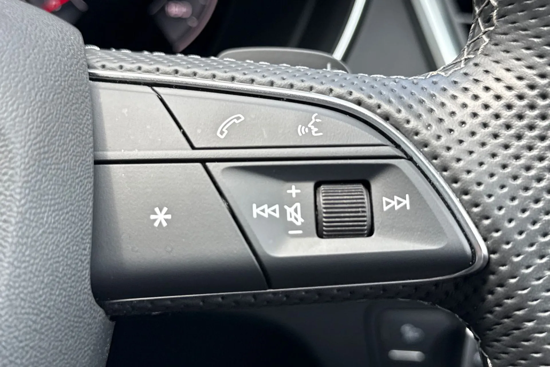 Audi Q5 thumbnail image number 38