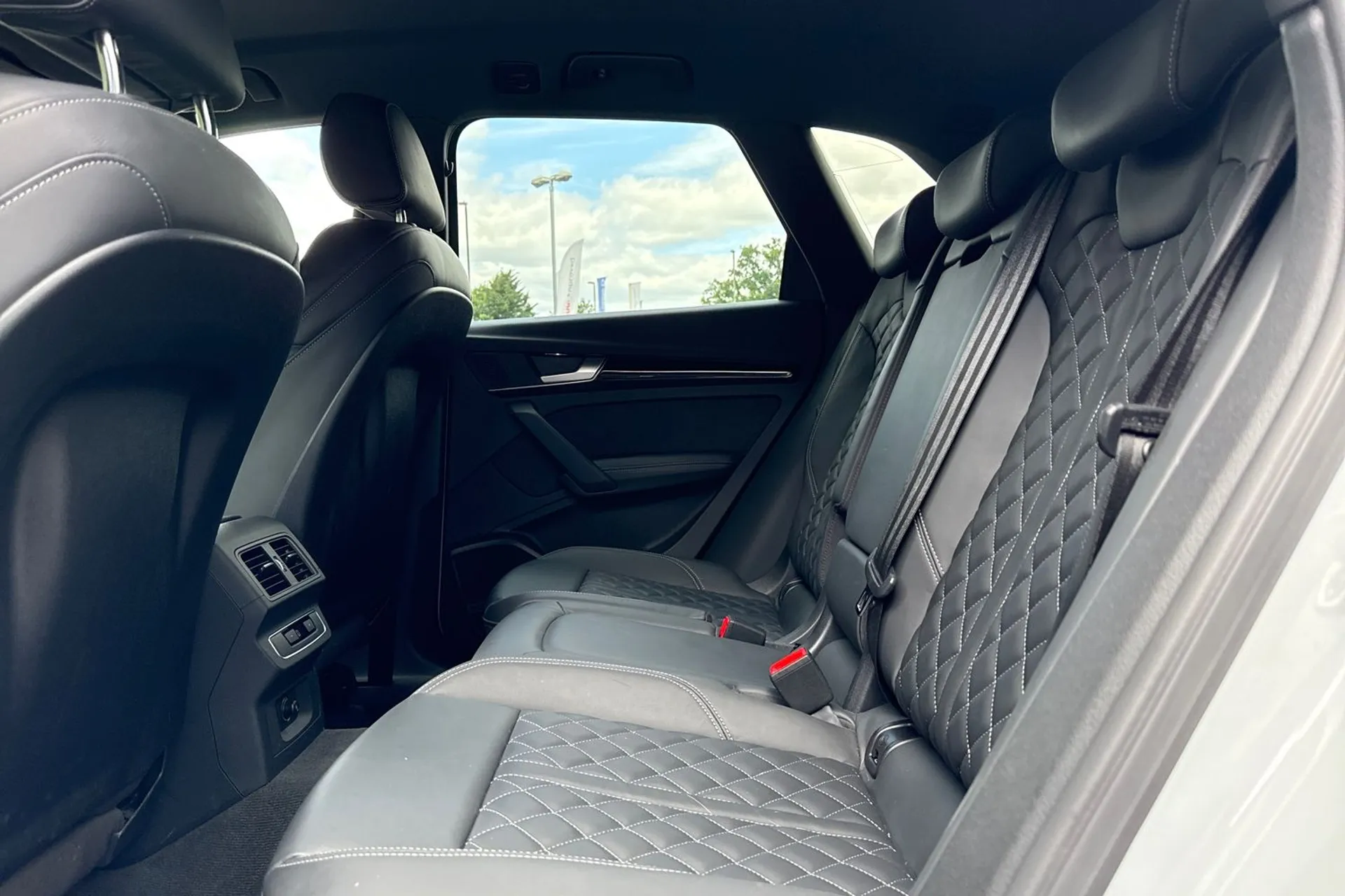 Audi Q5 thumbnail image number 30