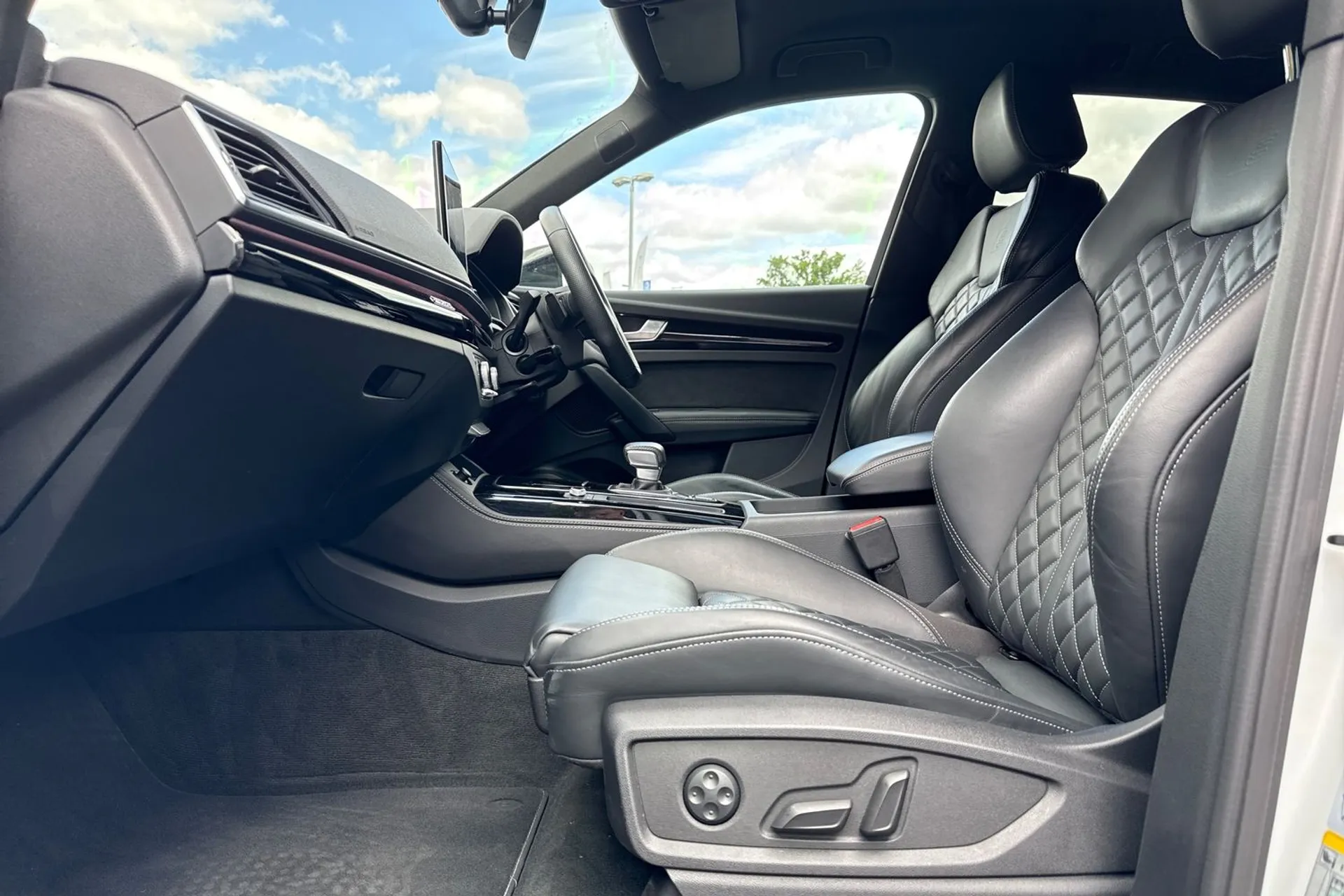 Audi Q5 thumbnail image number 28