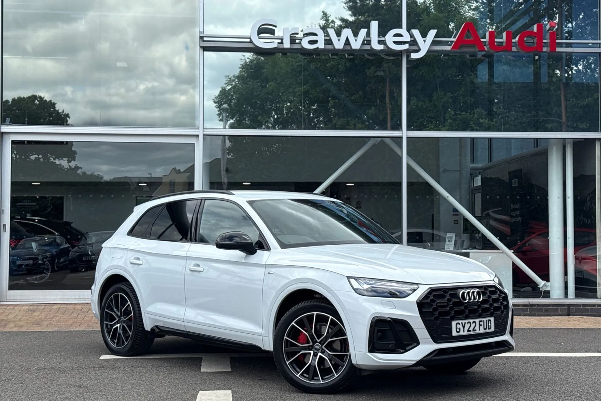 Audi Q5 focused image
