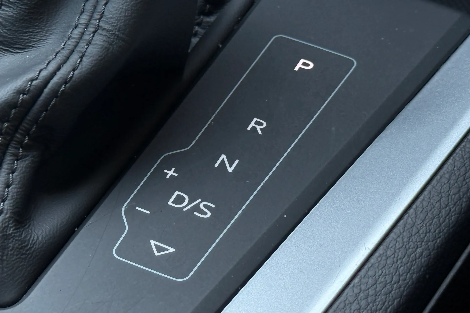 Audi Q3 thumbnail image number 19