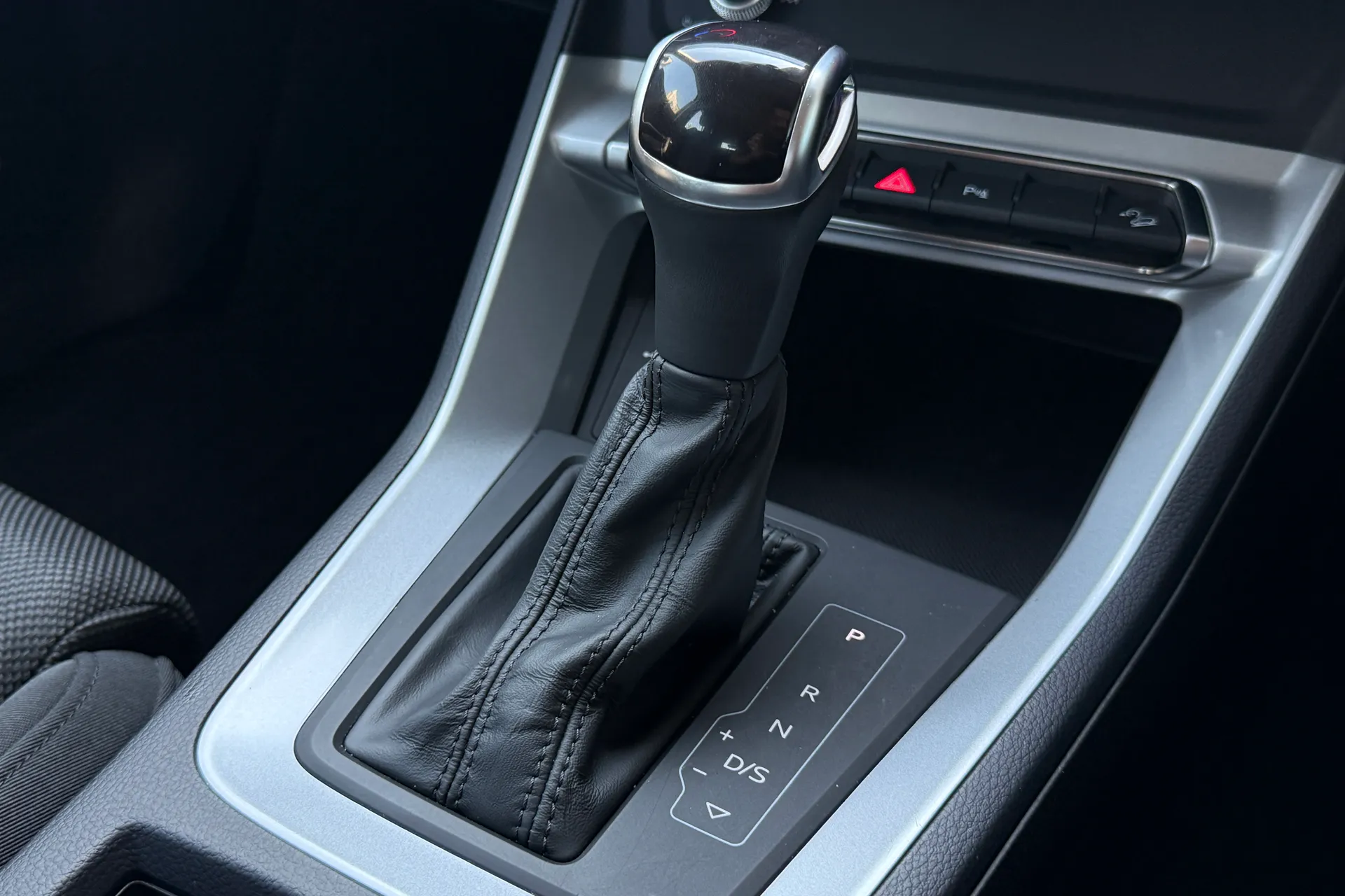 Audi Q3 thumbnail image number 18