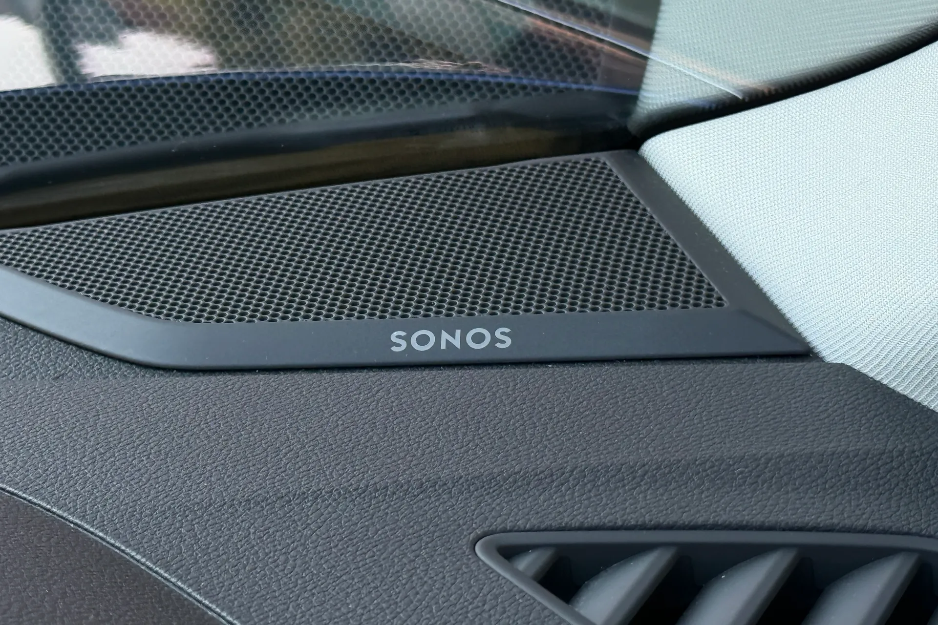 Audi Q3 thumbnail image number 28