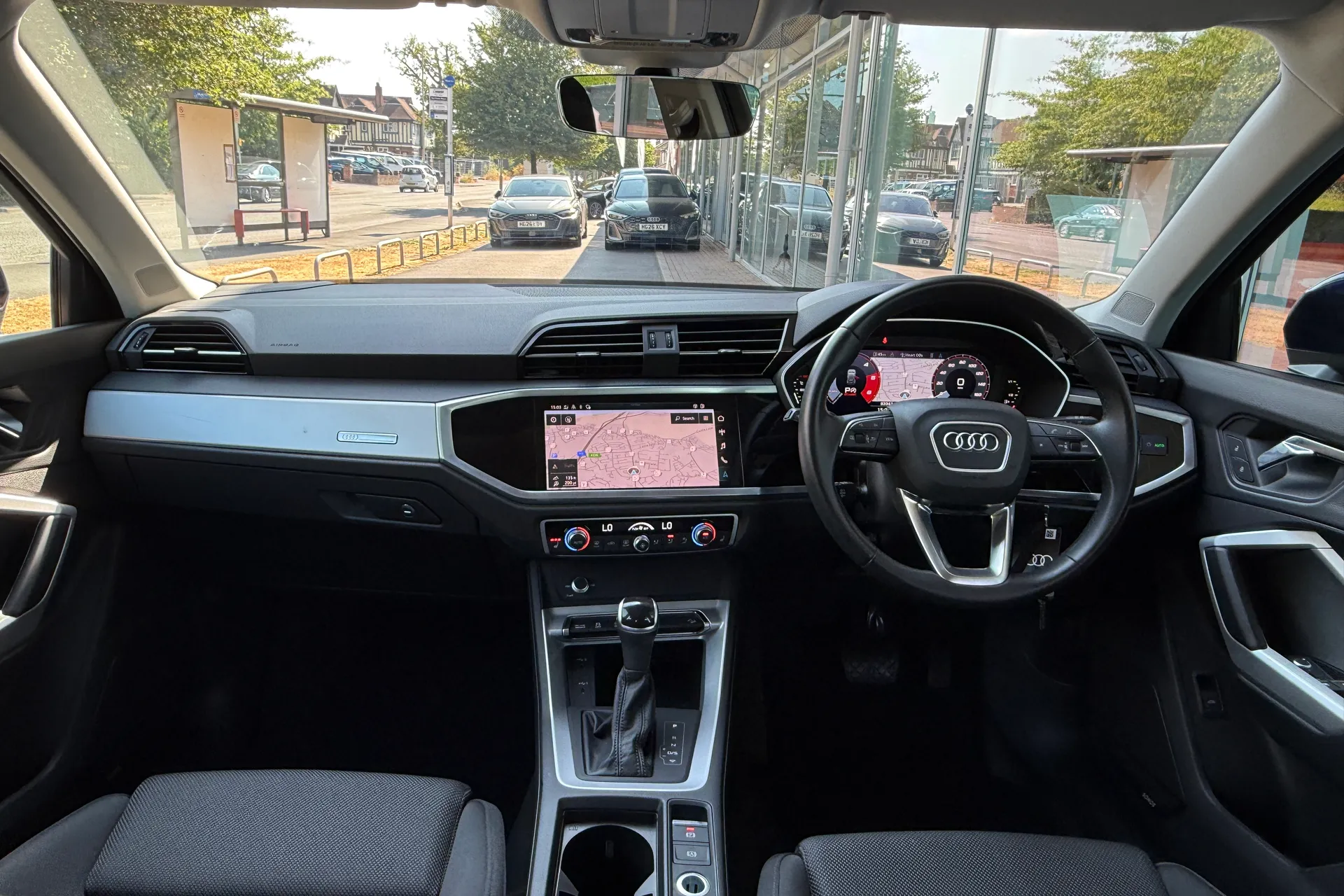 Audi Q3 thumbnail image number 36