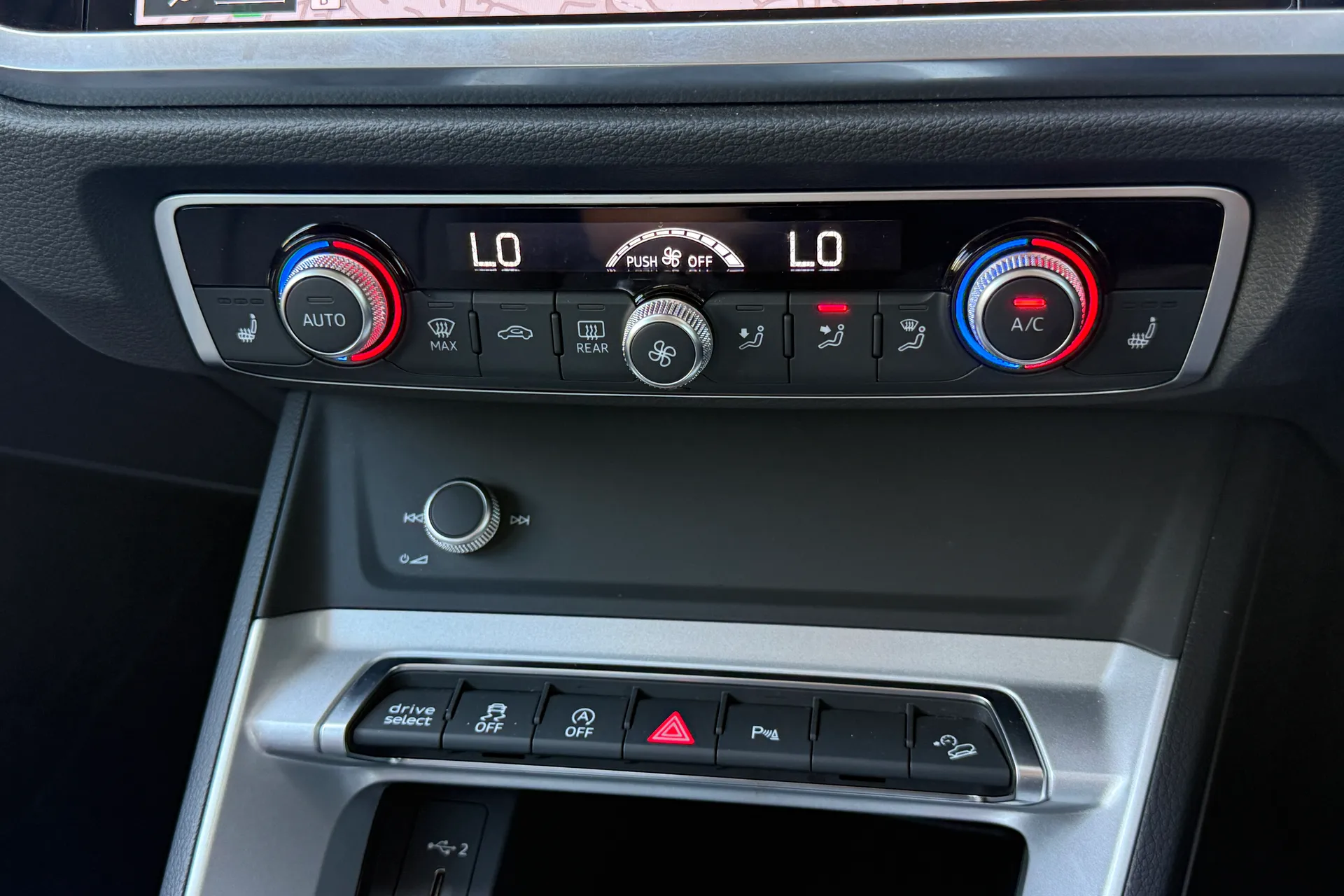 Audi Q3 thumbnail image number 20