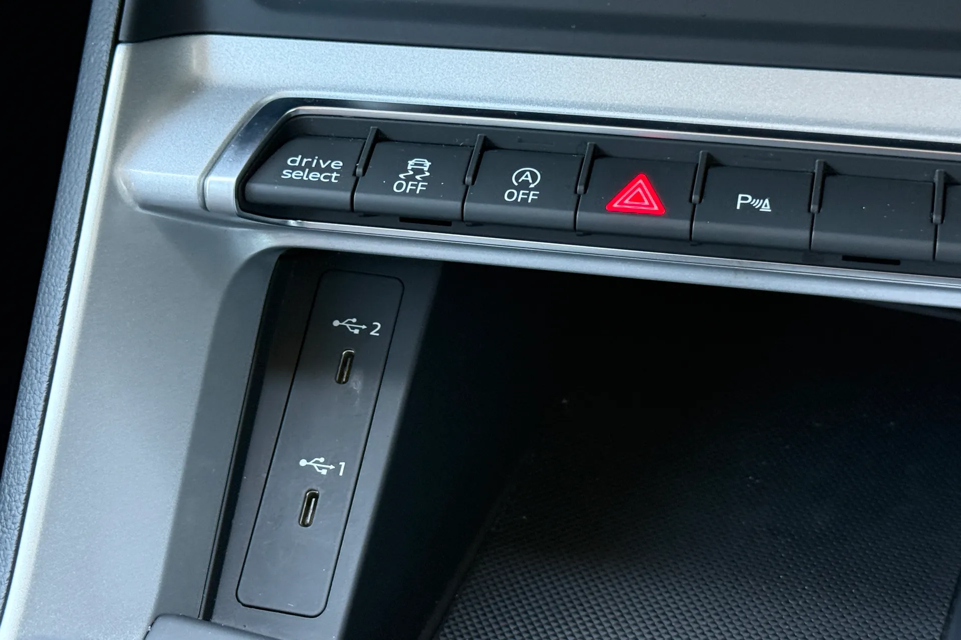 Audi Q3 thumbnail image number 21
