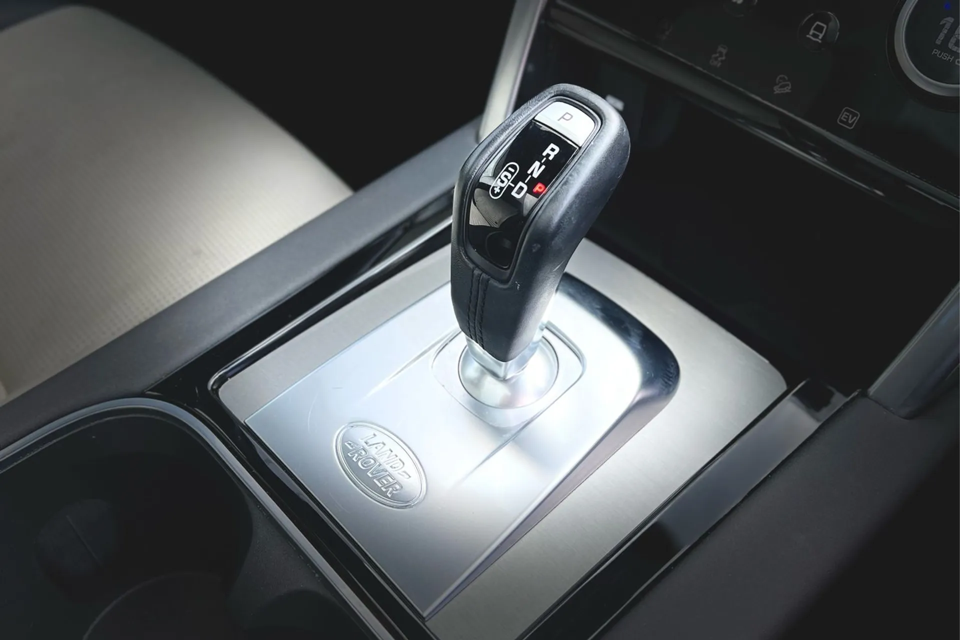 LAND ROVER DISCOVERY SPORT thumbnail image number 26