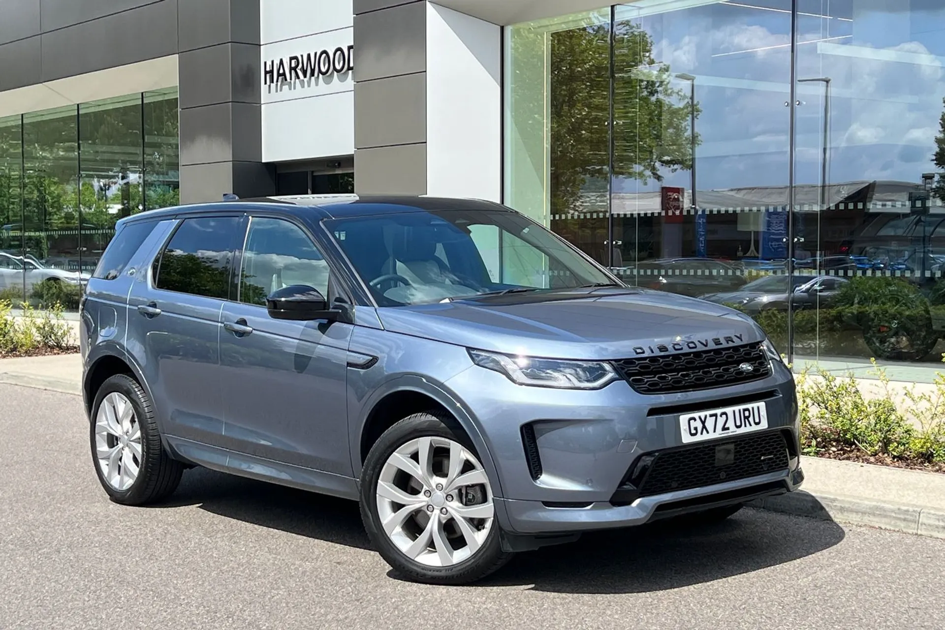 LAND ROVER DISCOVERY SPORT focused image
