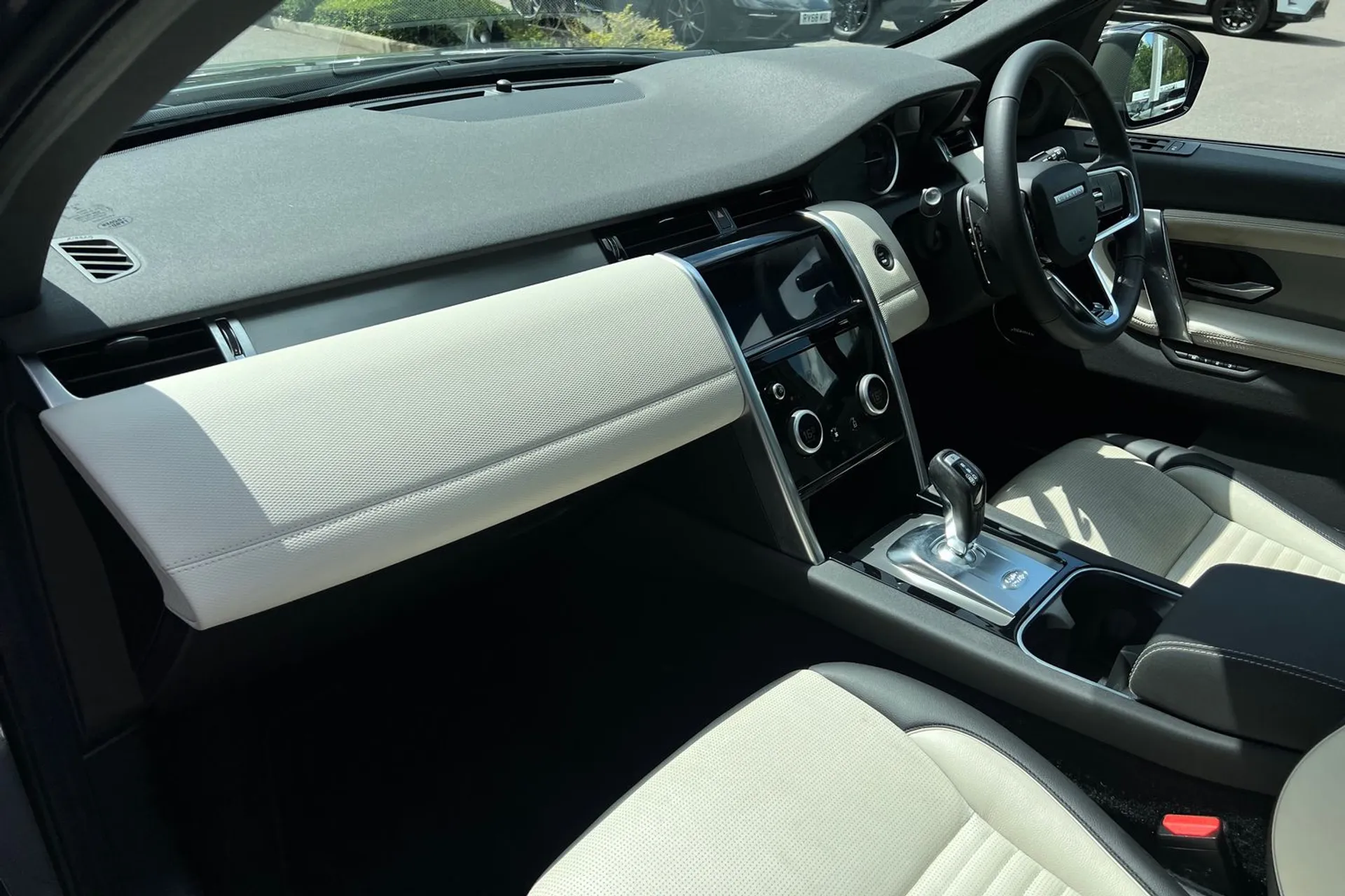 LAND ROVER DISCOVERY SPORT thumbnail image number 45