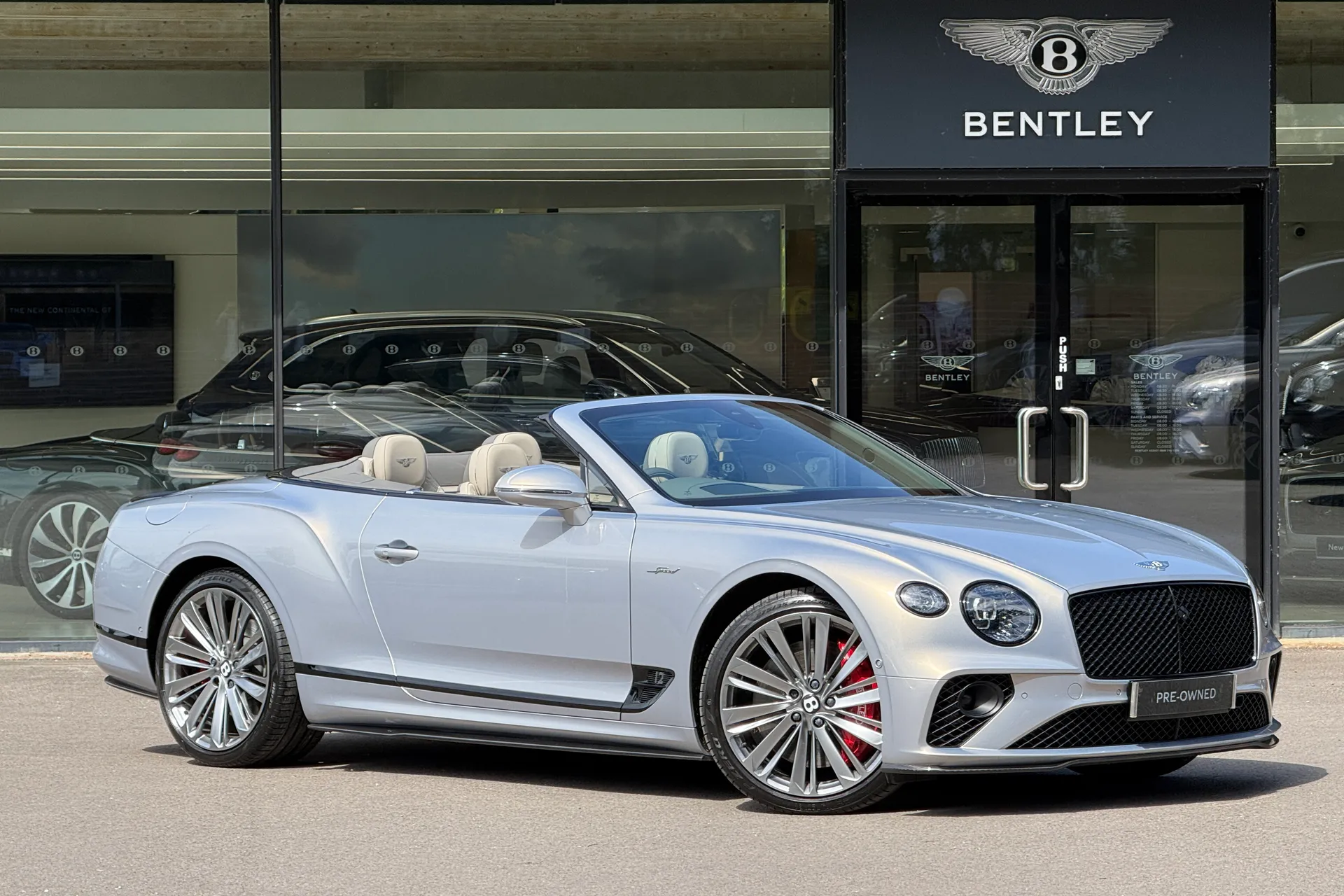 Bentley CONTINENTAL GTC focused image