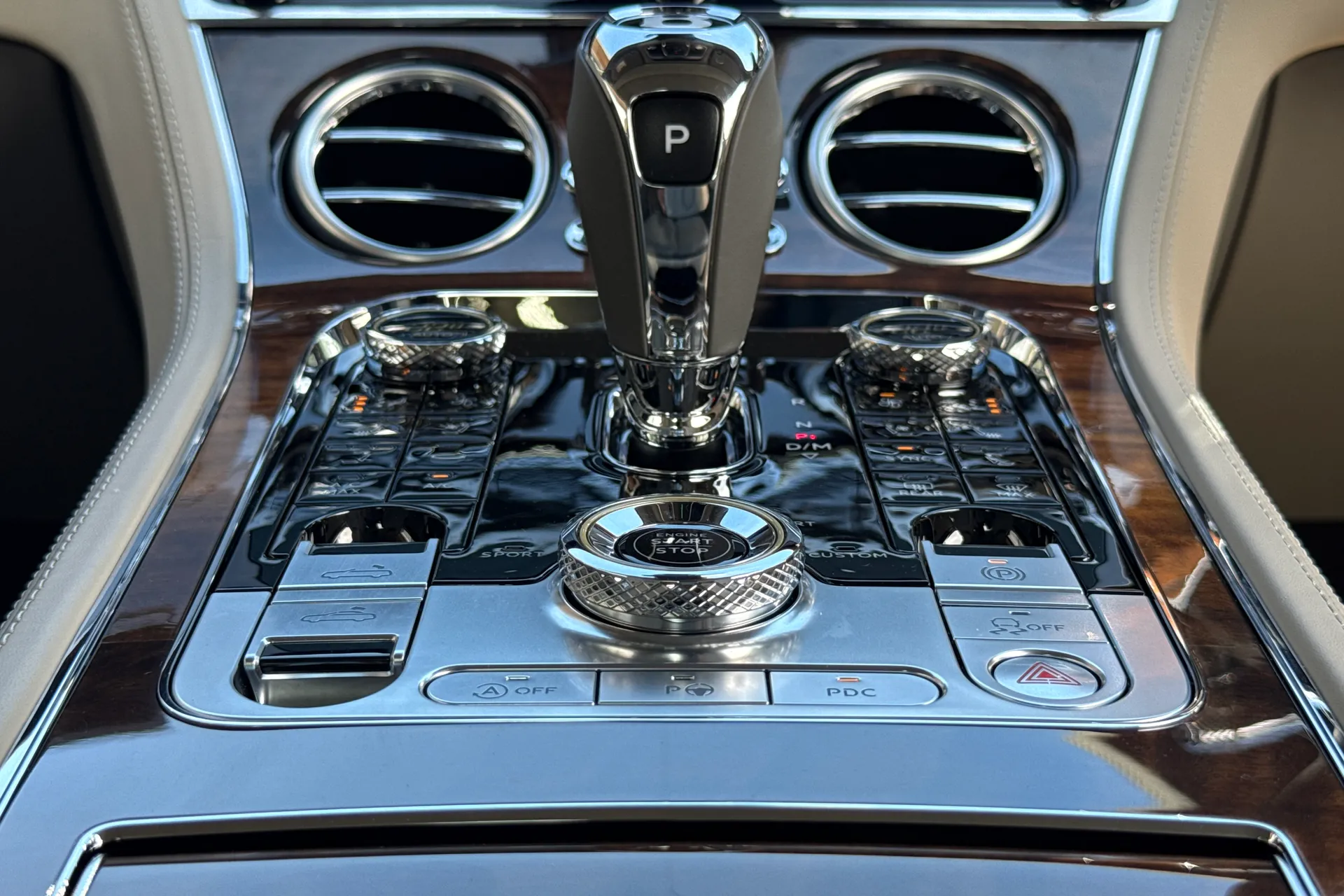 Bentley CONTINENTAL GTC thumbnail image number 39