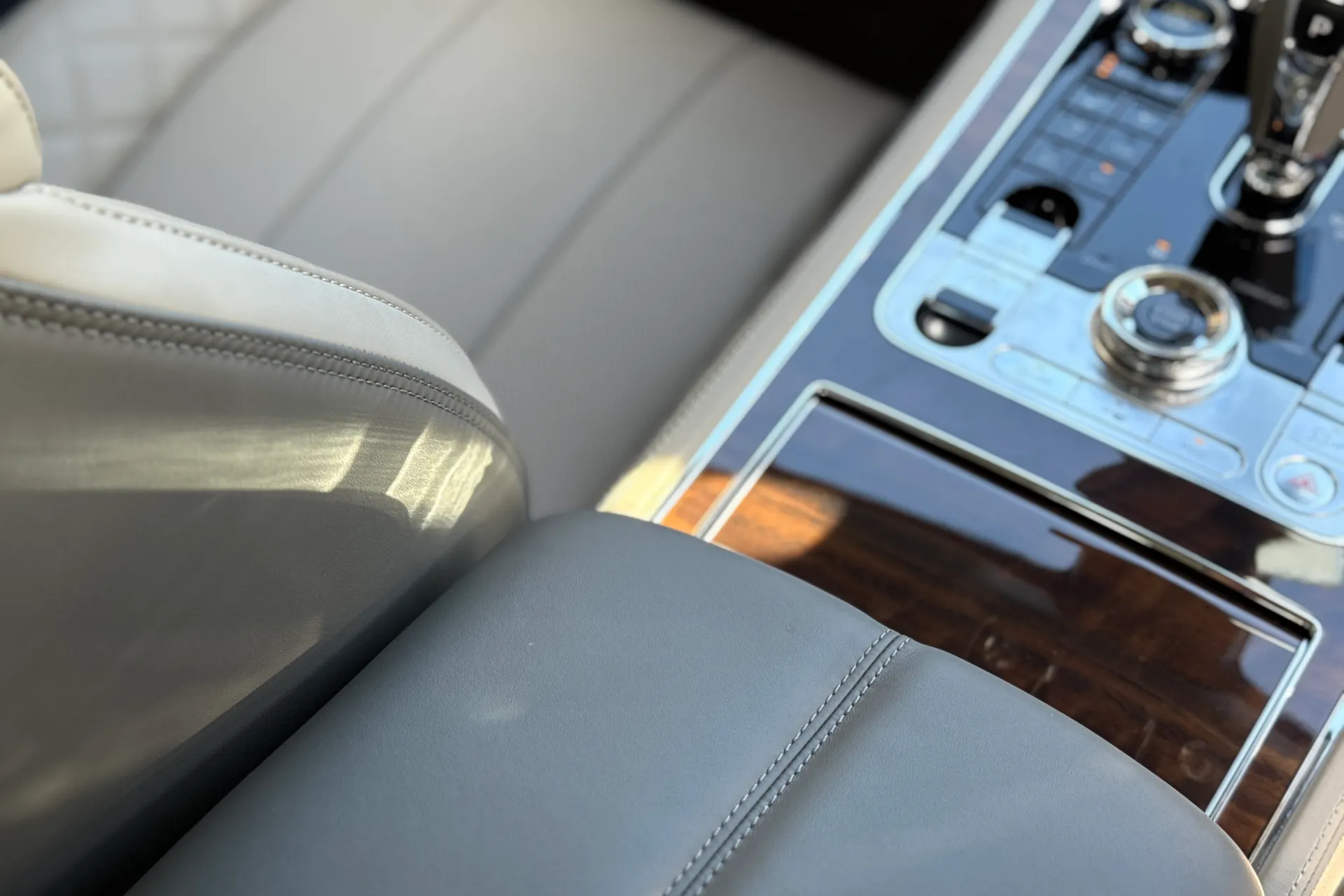 Bentley CONTINENTAL GTC thumbnail image number 37