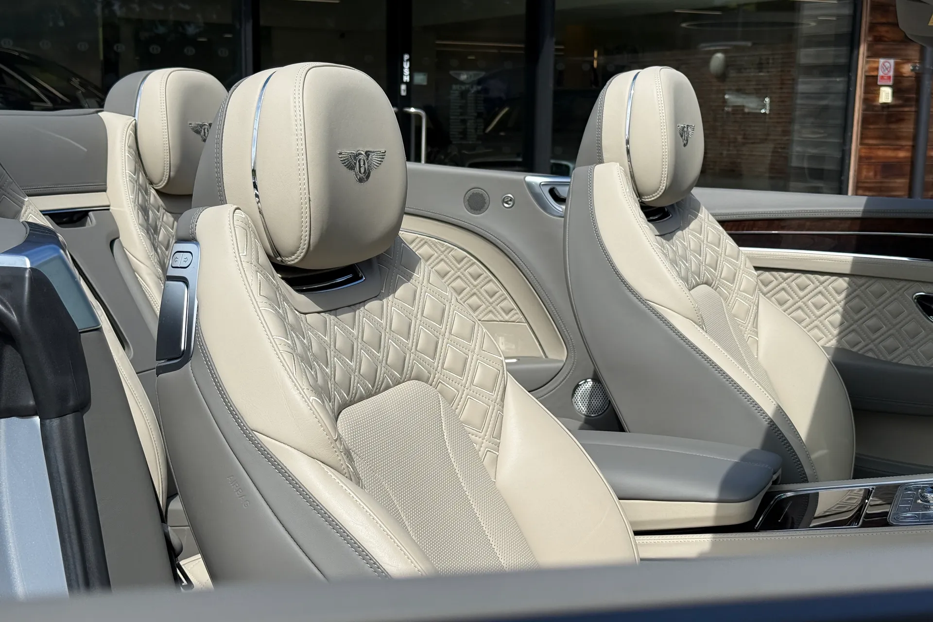 Bentley CONTINENTAL GTC thumbnail image number 12