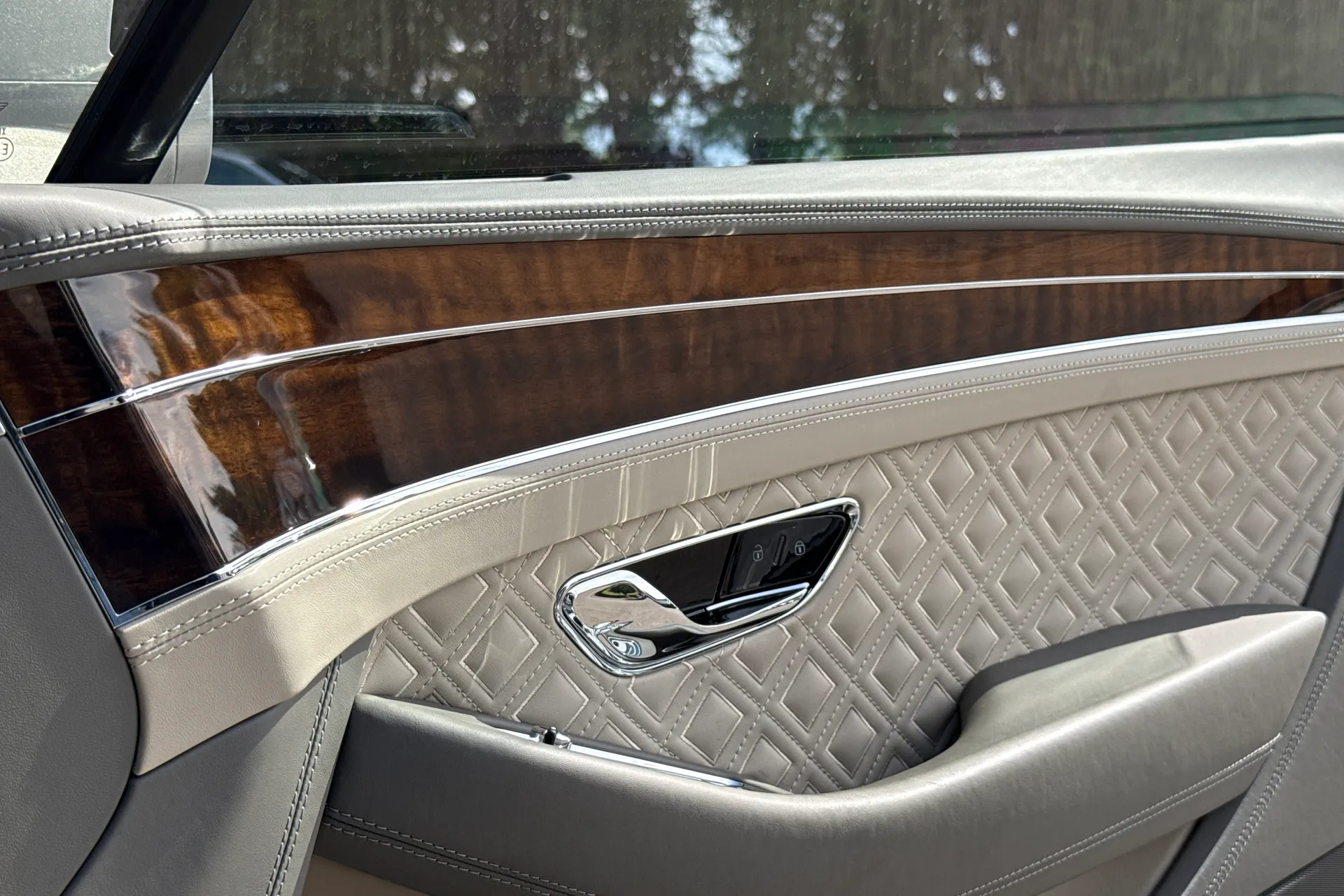 Bentley CONTINENTAL GTC thumbnail image number 45