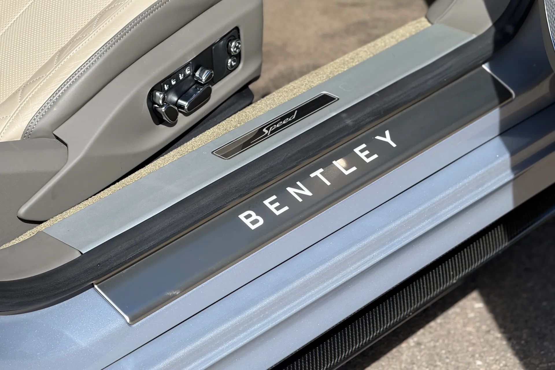 Bentley CONTINENTAL GTC thumbnail image number 22