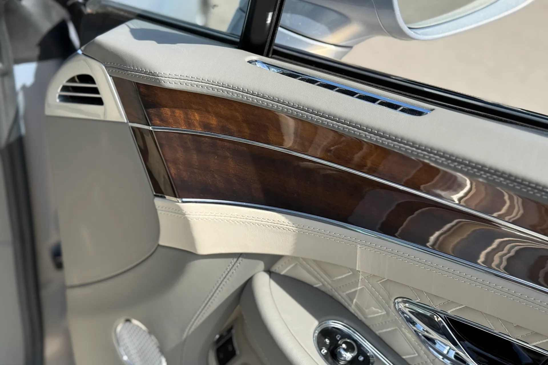 Bentley CONTINENTAL GTC thumbnail image number 27