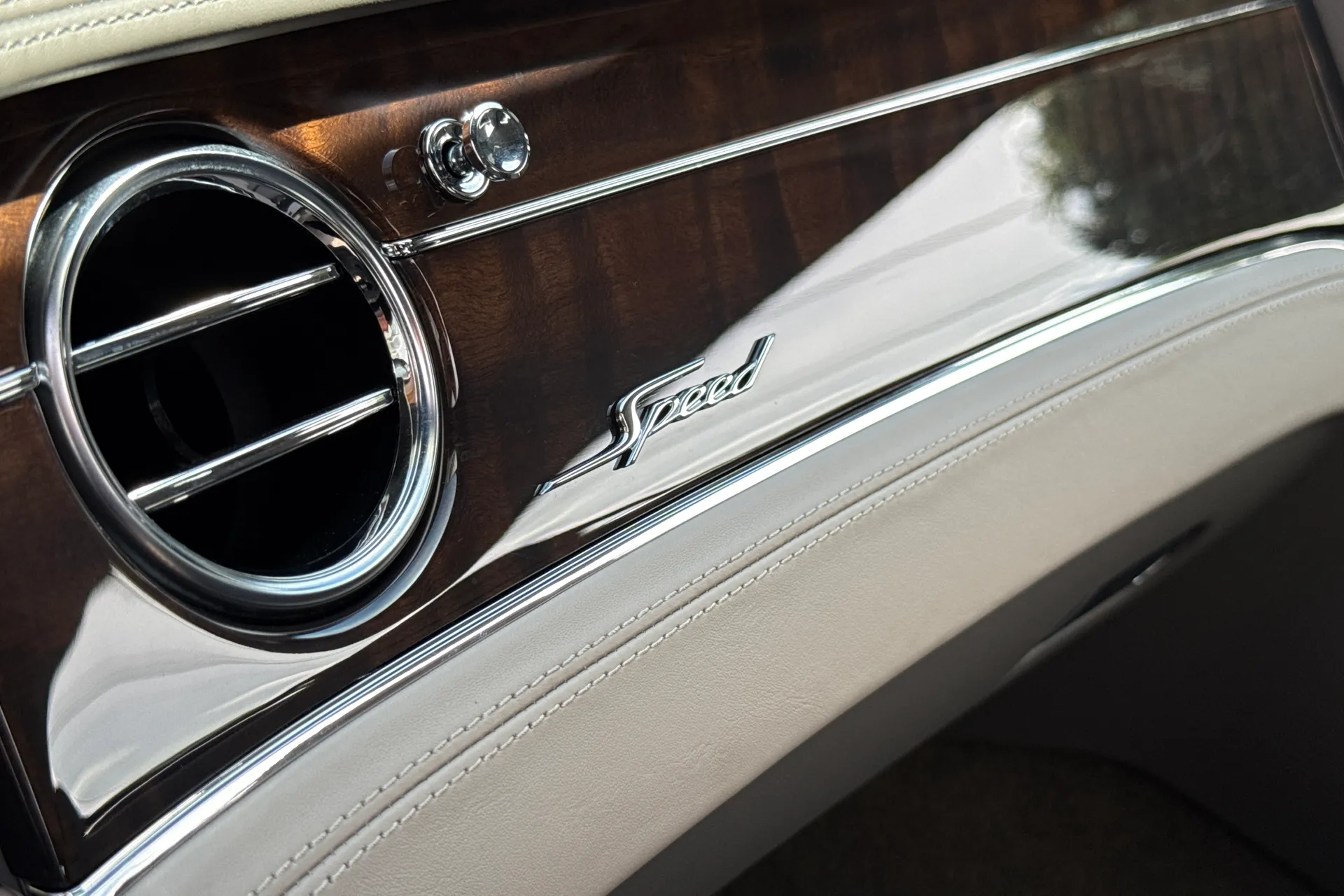 Bentley CONTINENTAL GTC thumbnail image number 53