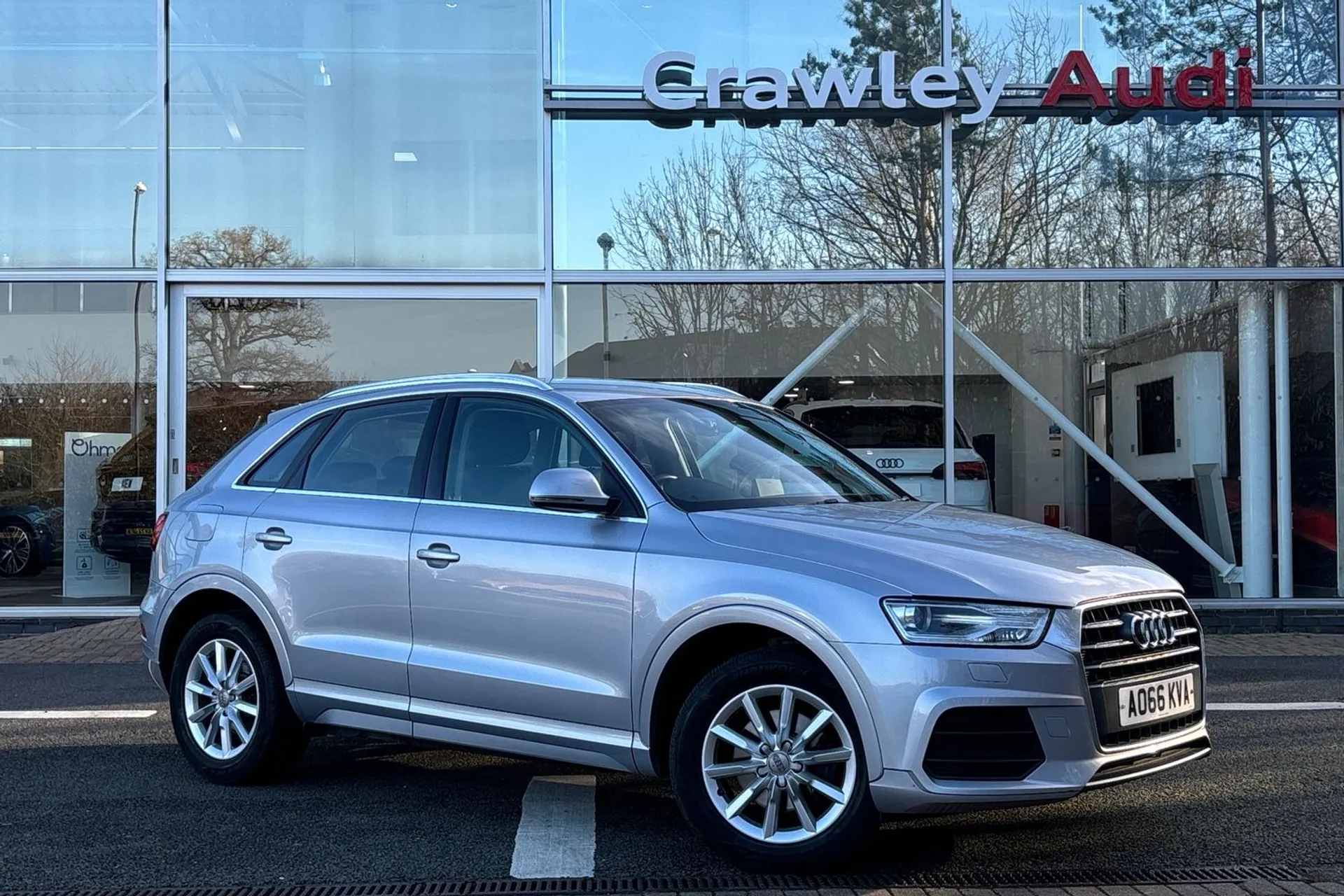 Audi Q3 focused image