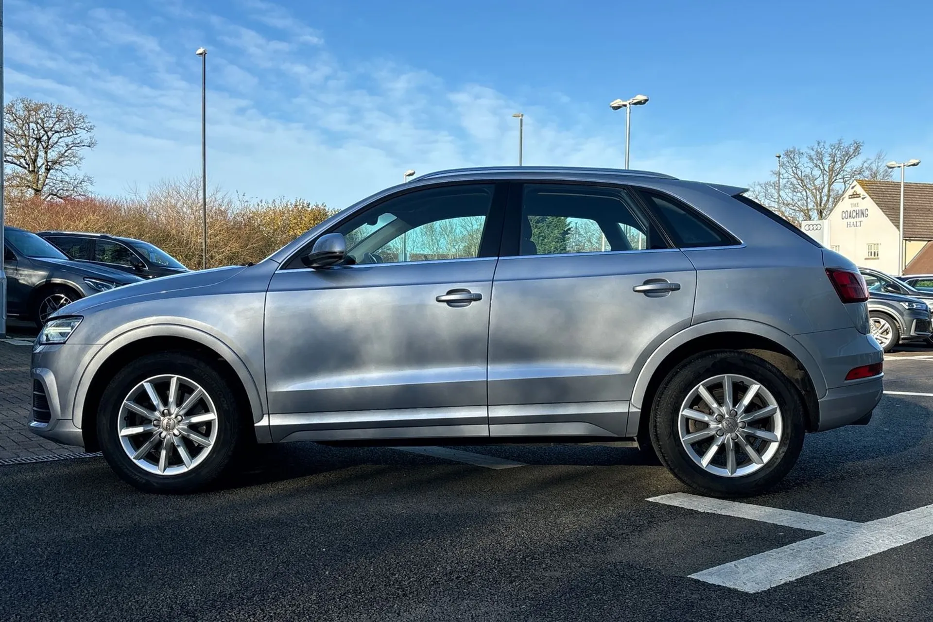 Audi Q3 thumbnail image number 9