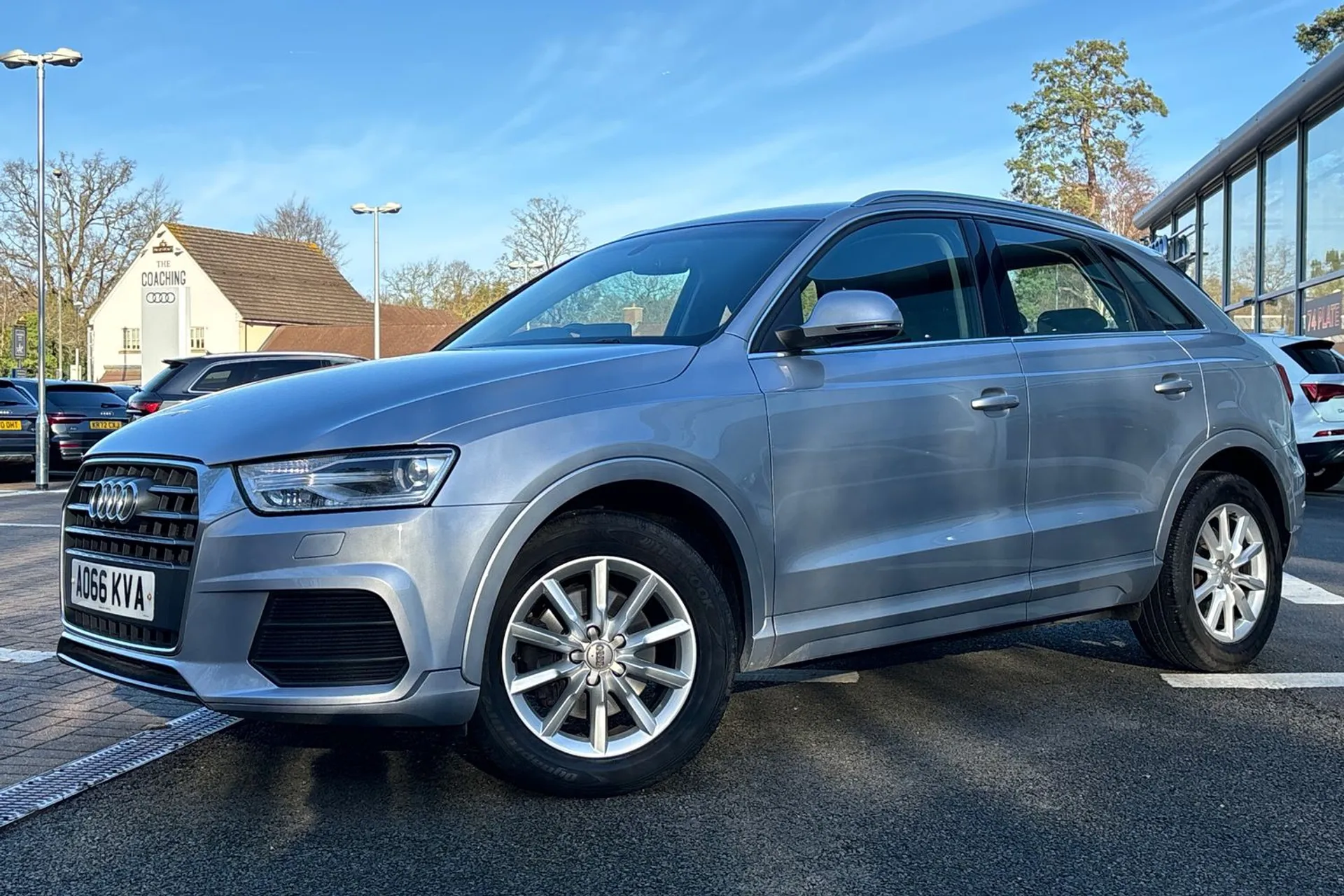 Audi Q3 thumbnail image number 10