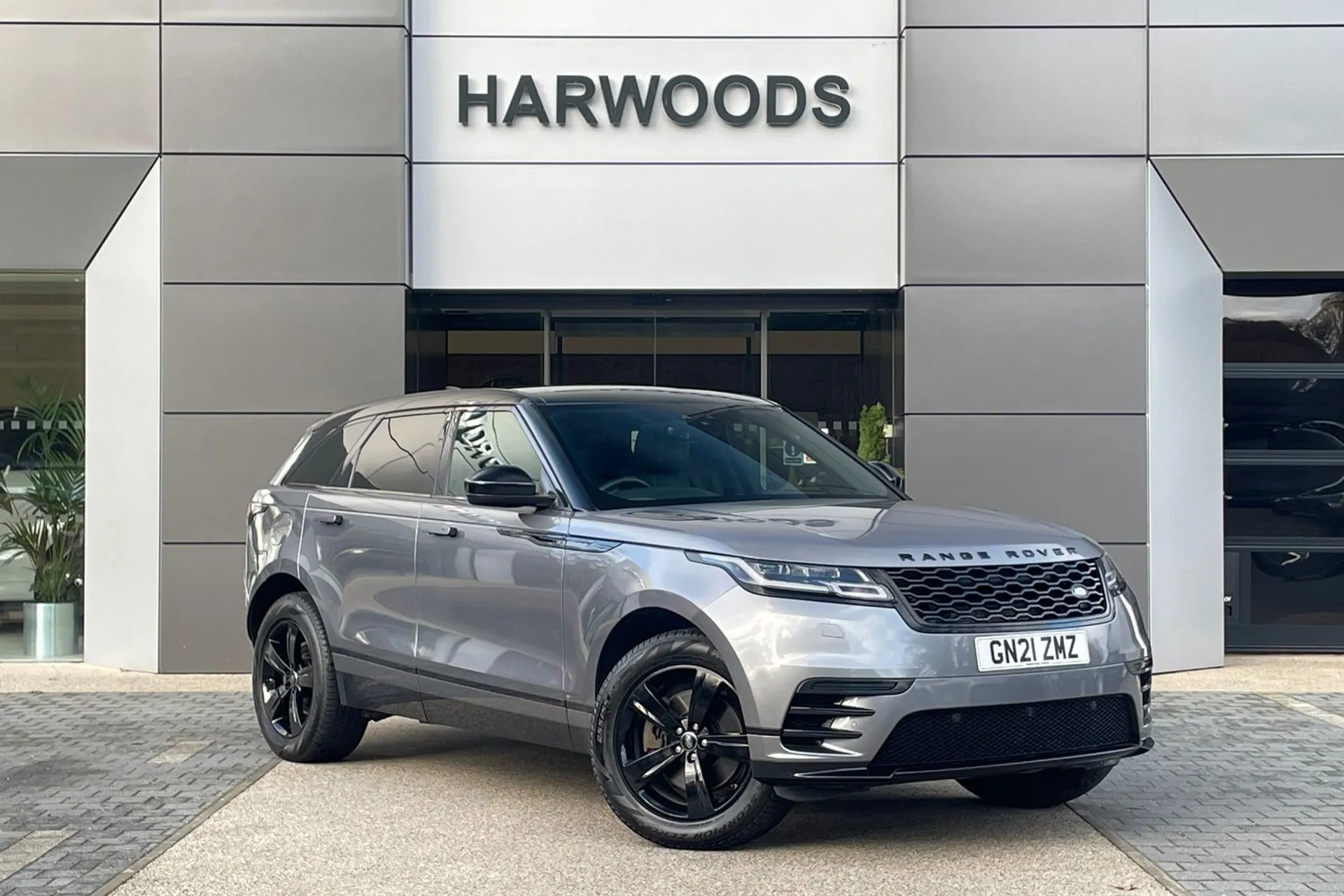 LAND ROVER RANGE ROVER VELAR focused image