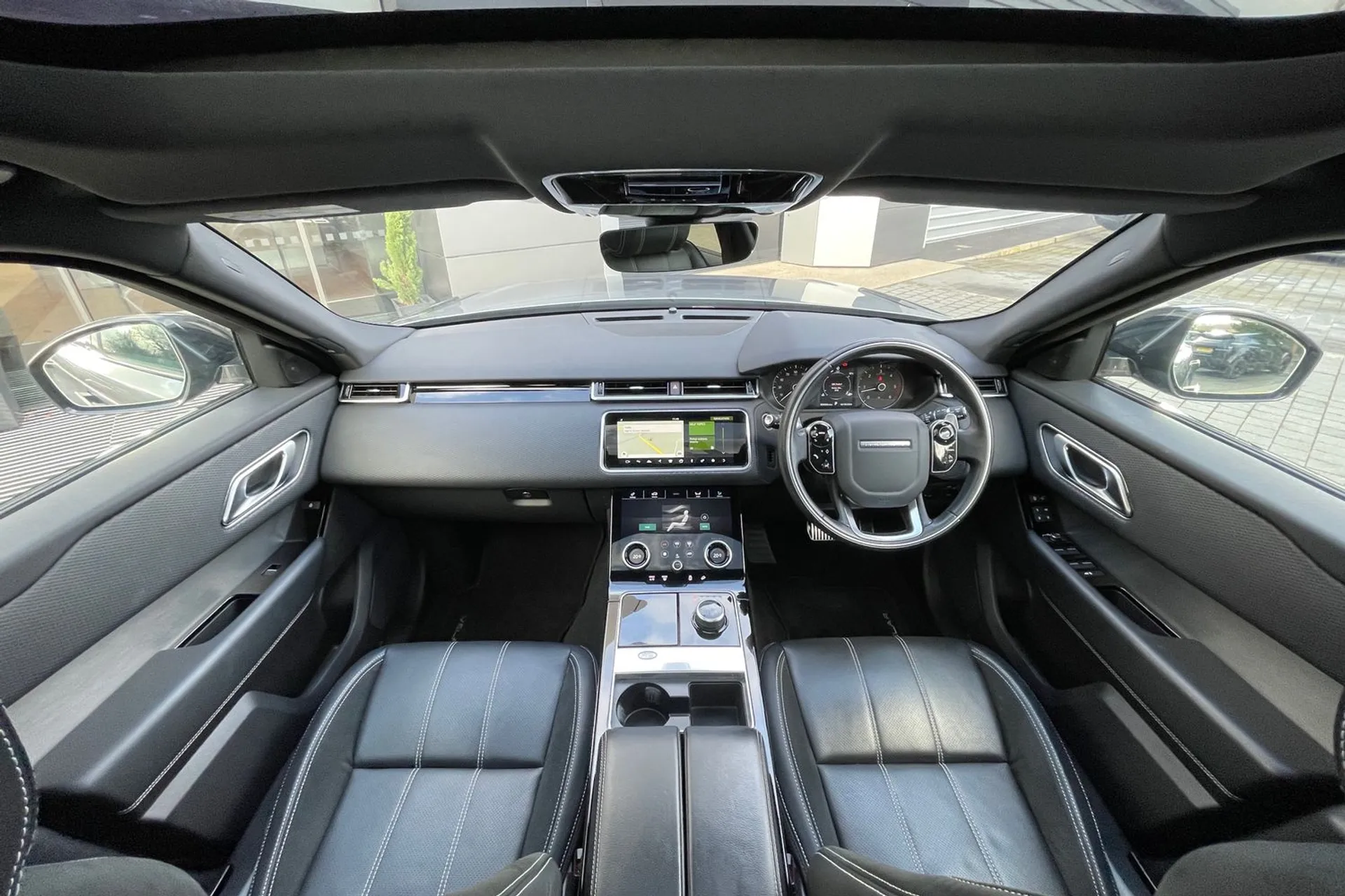 LAND ROVER RANGE ROVER VELAR thumbnail image number 28