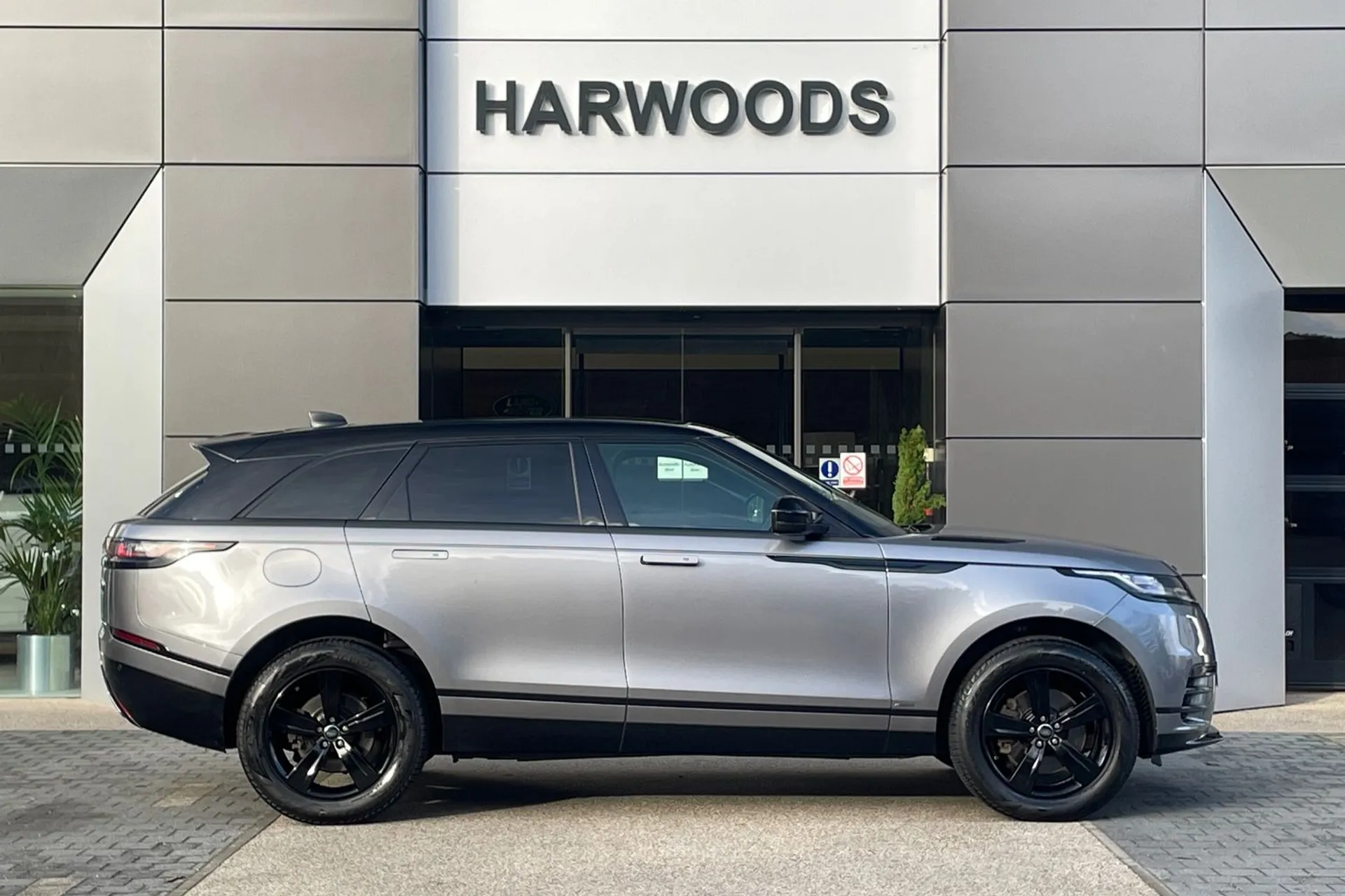 LAND ROVER RANGE ROVER VELAR thumbnail image number 2