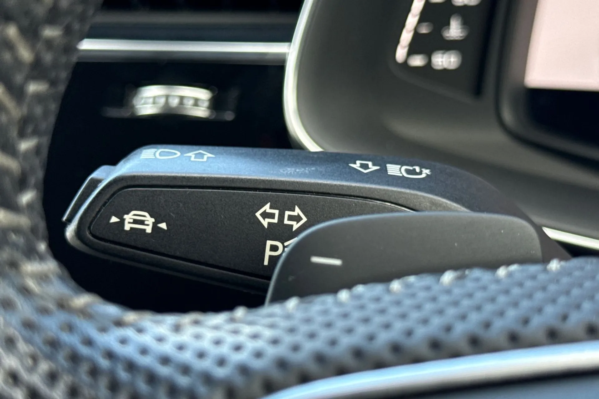 Audi Q8 thumbnail image number 23