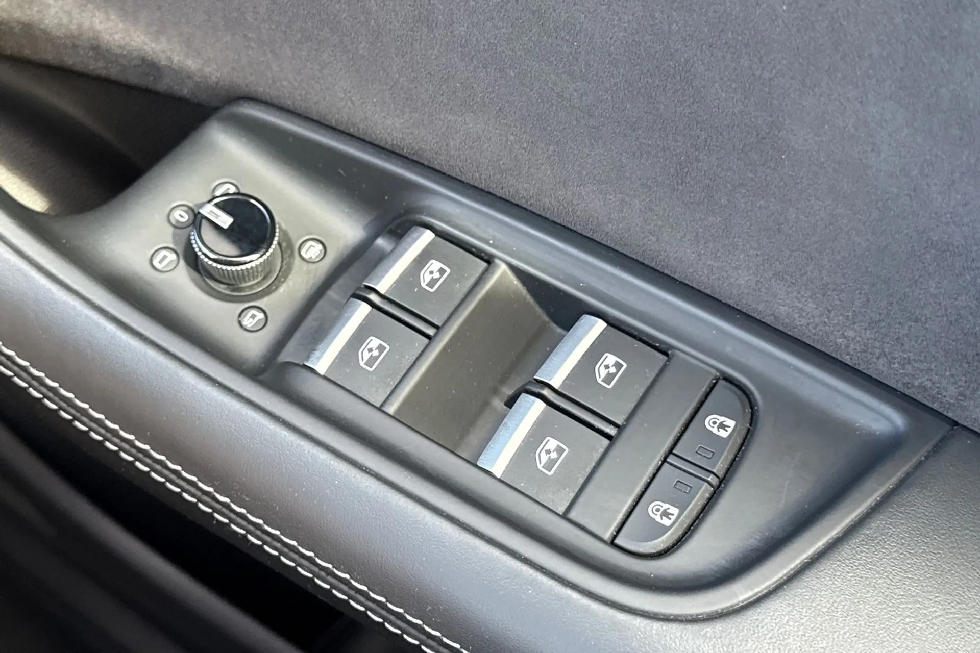 Audi Q8 thumbnail image number 24