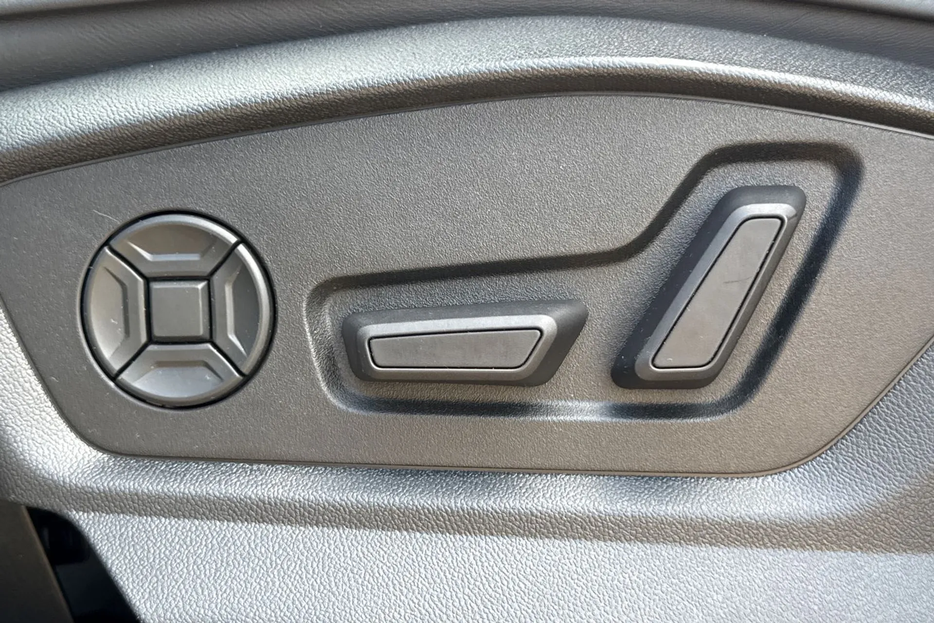 Audi Q8 thumbnail image number 36