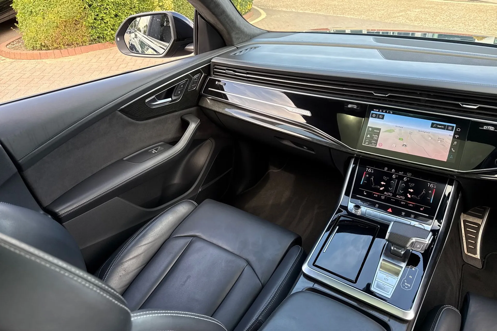 Audi Q8 thumbnail image number 43