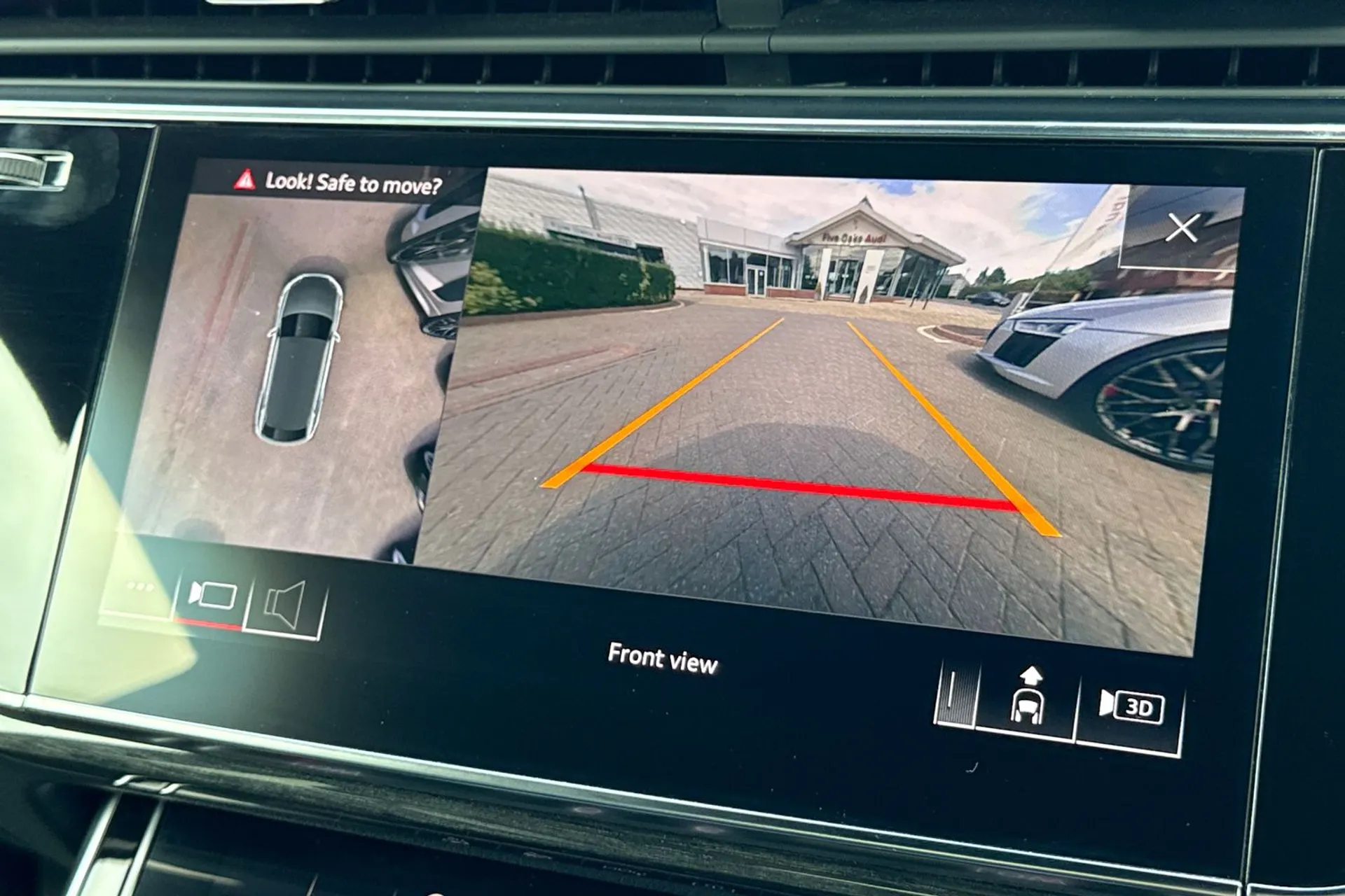 Audi Q8 thumbnail image number 11