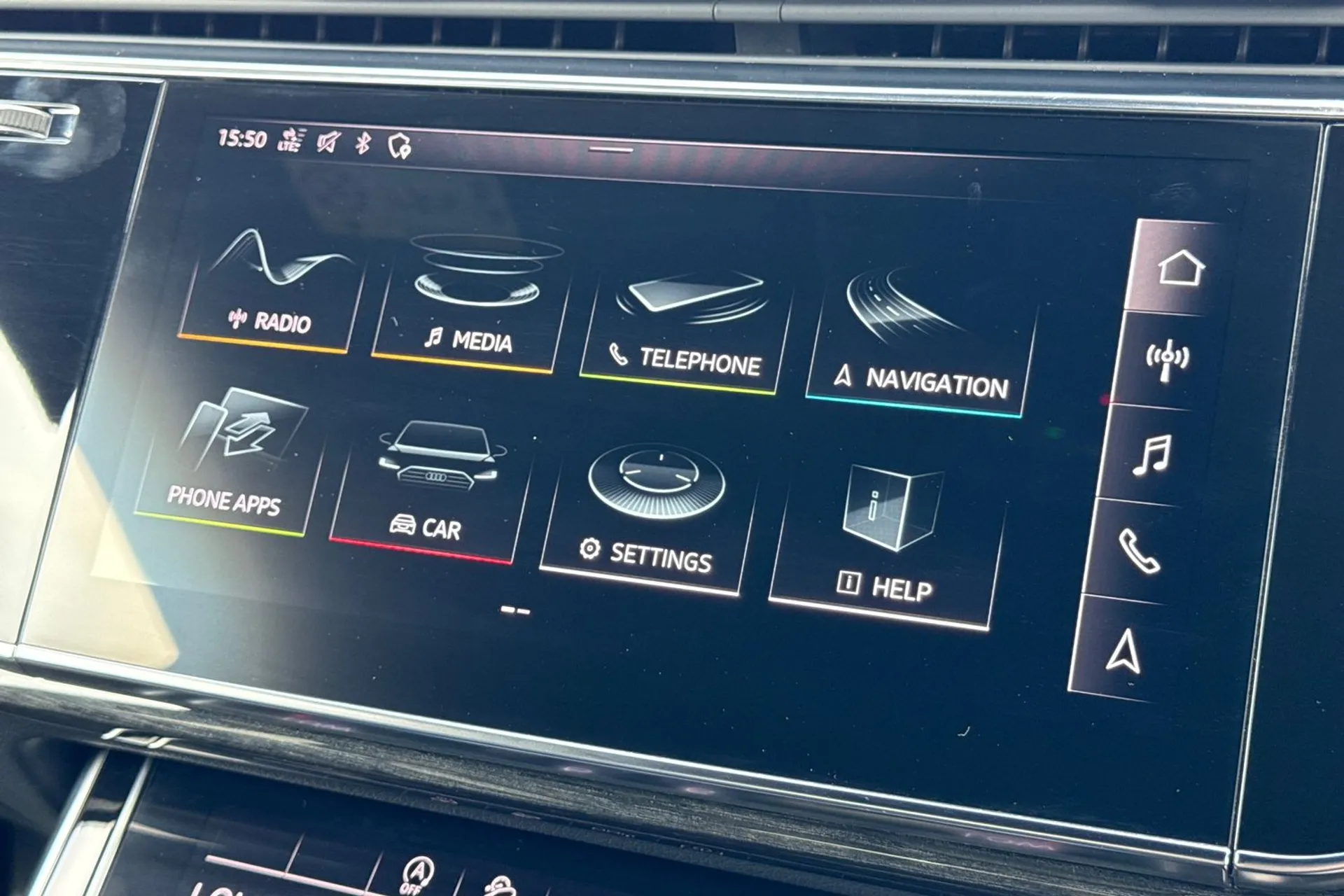 Audi Q8 thumbnail image number 16