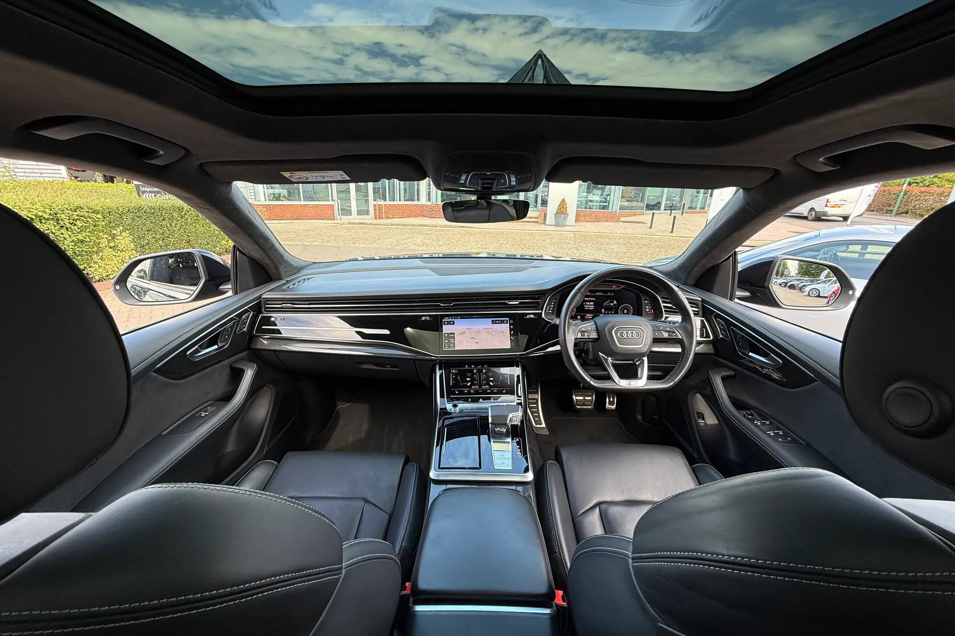 Audi Q8 thumbnail image number 3