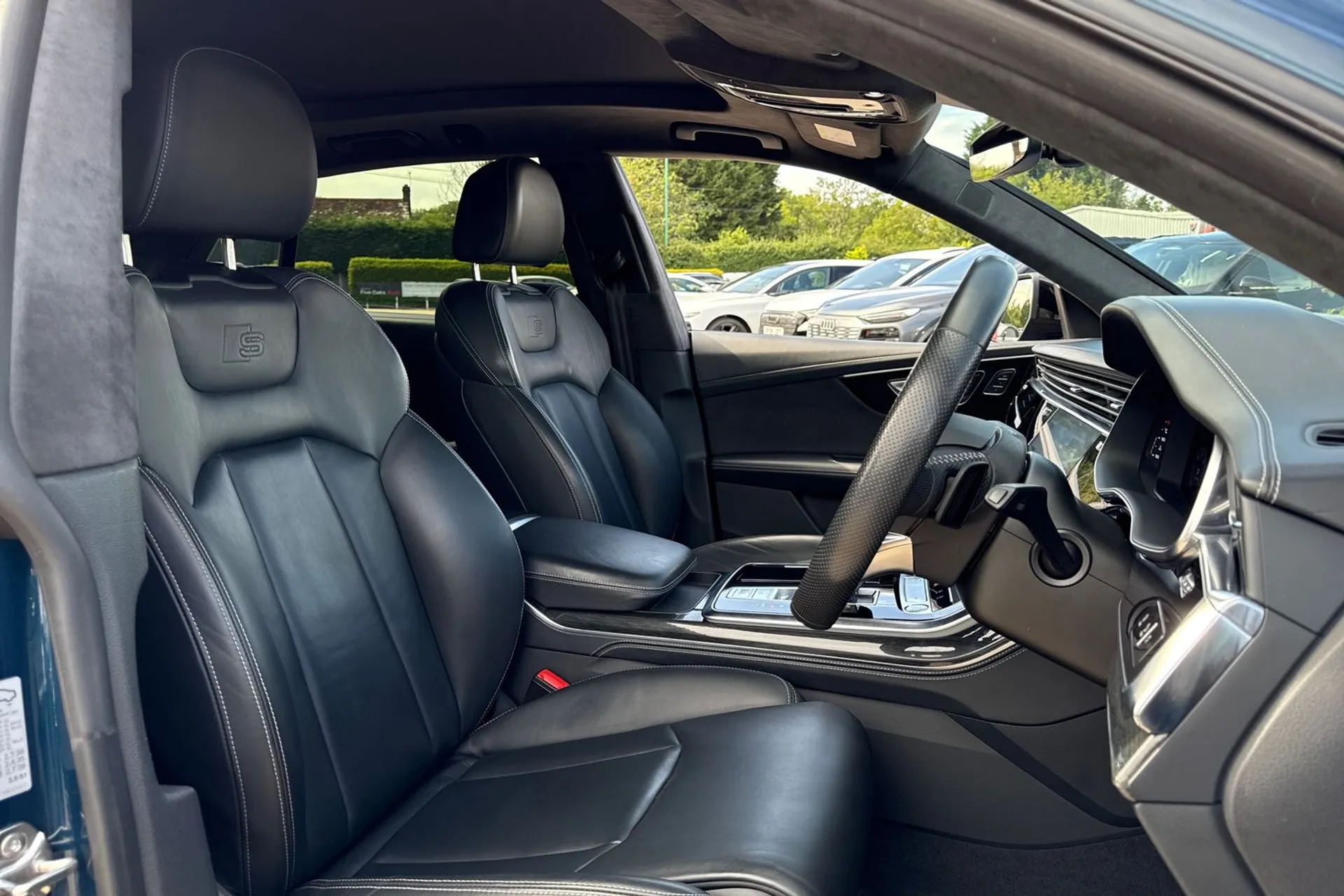 Audi Q8 thumbnail image number 32