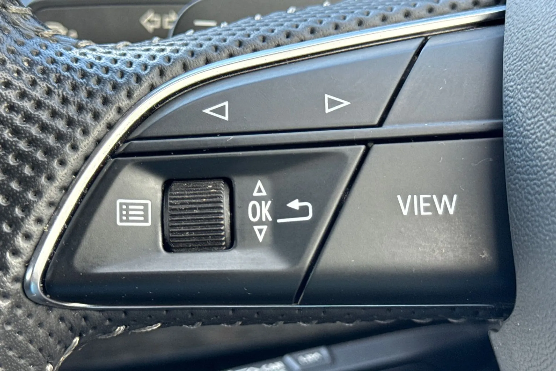 Audi Q8 thumbnail image number 26