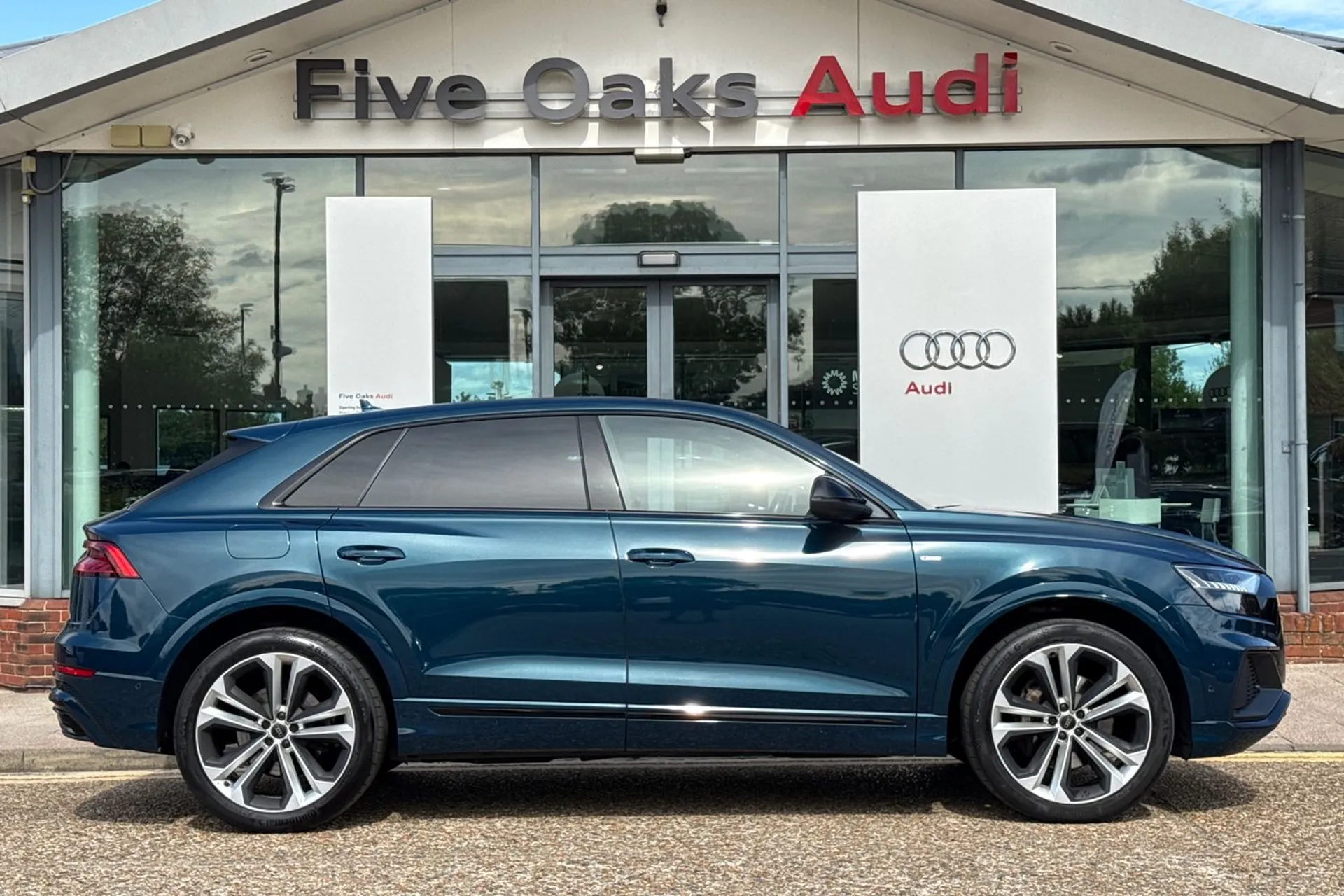 Audi Q8 thumbnail image number 2