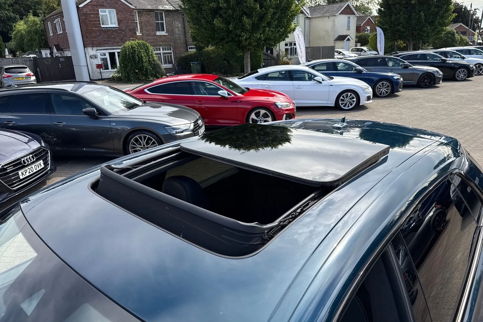 Audi Q8 thumbnail image number 10