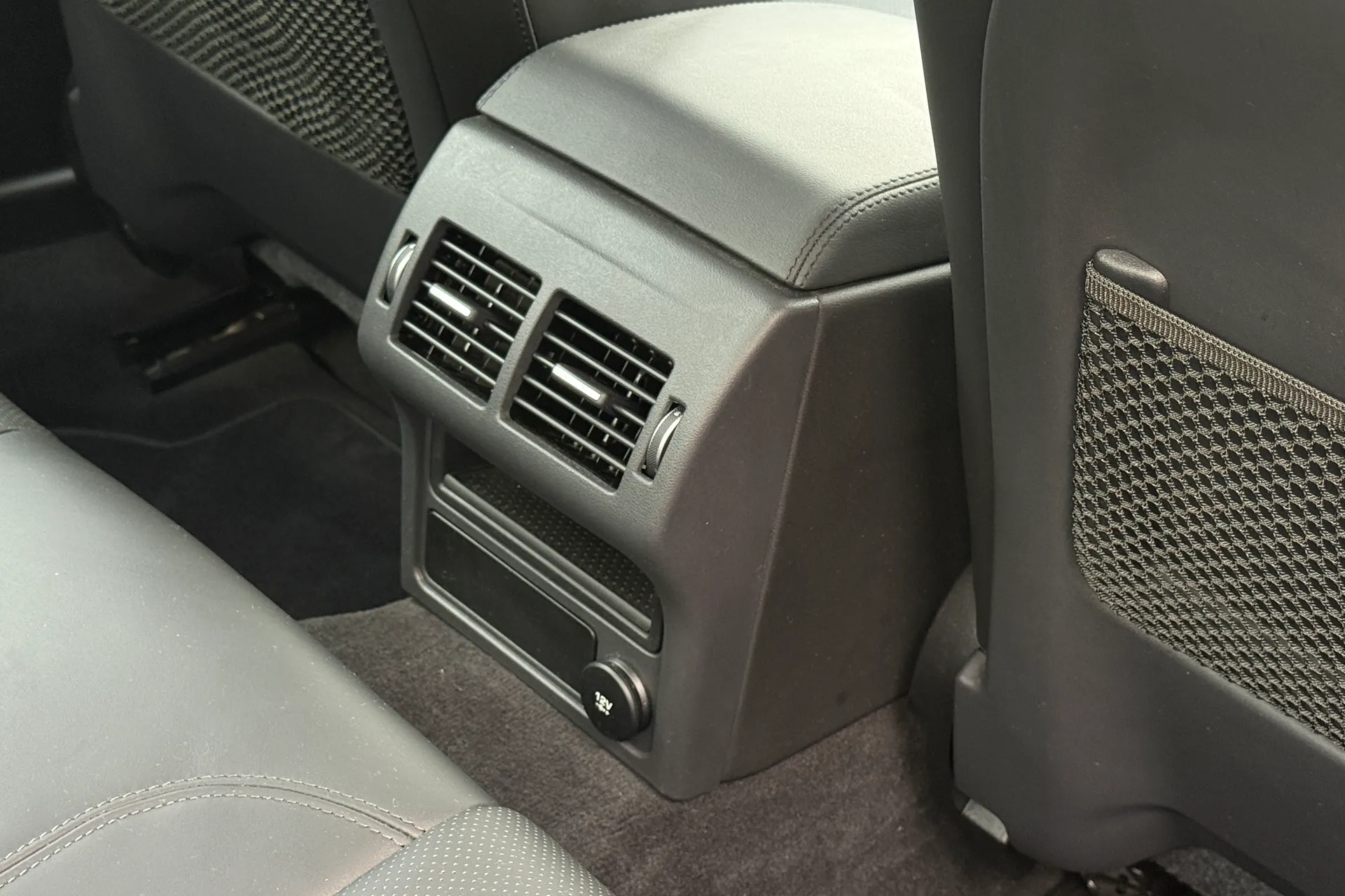 Jaguar XE thumbnail image number 35