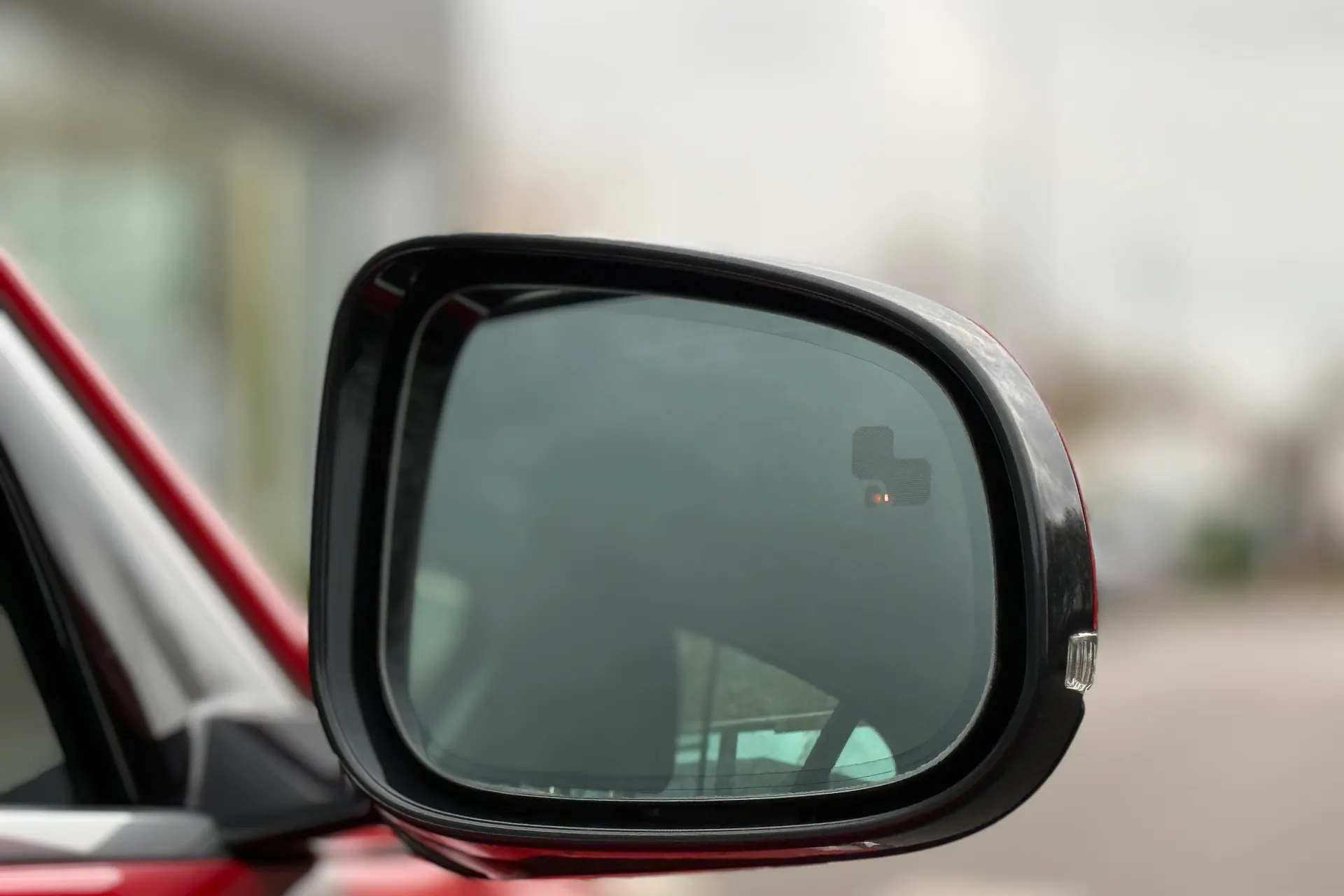 Jaguar XE thumbnail image number 11