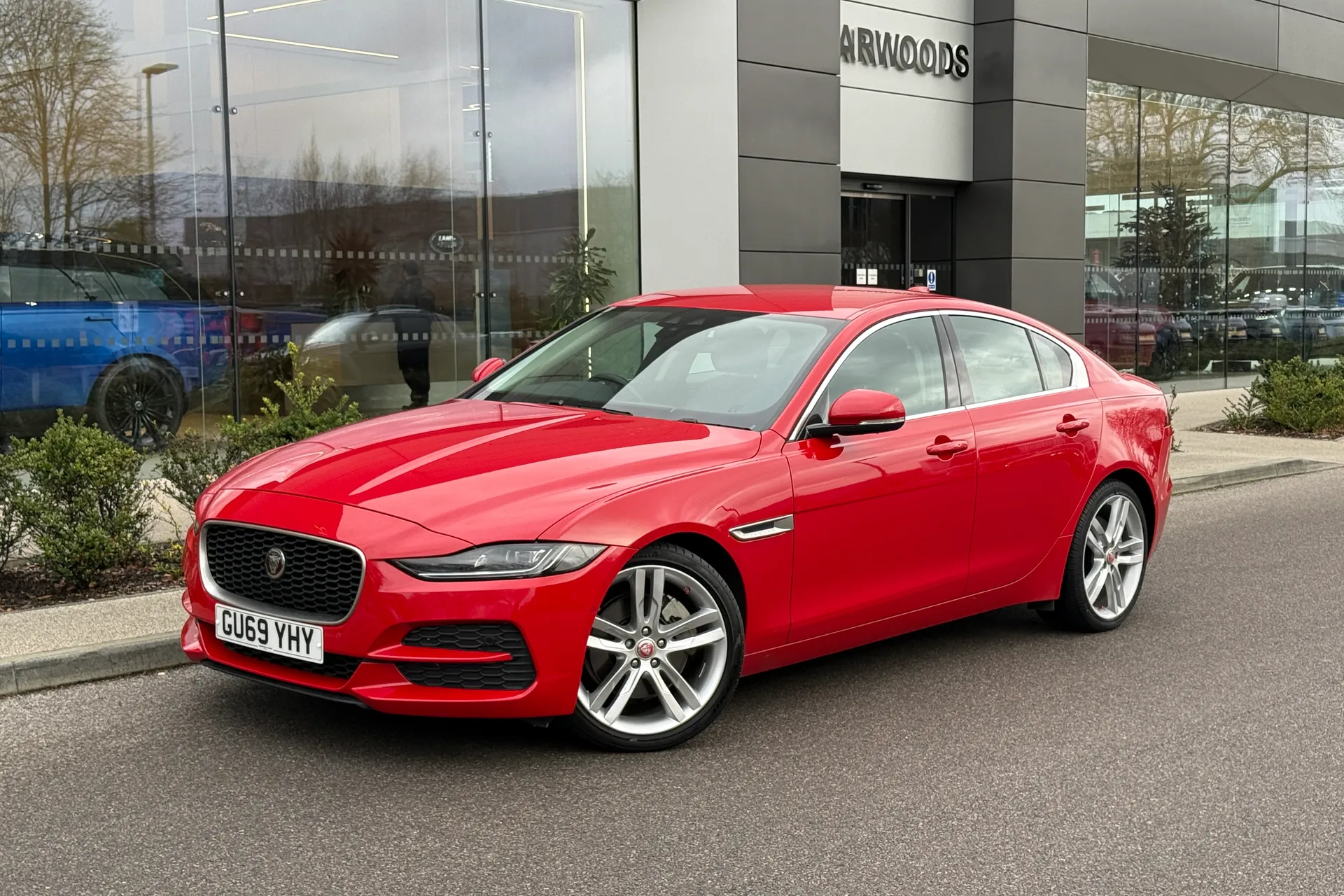 Jaguar XE thumbnail image number 16