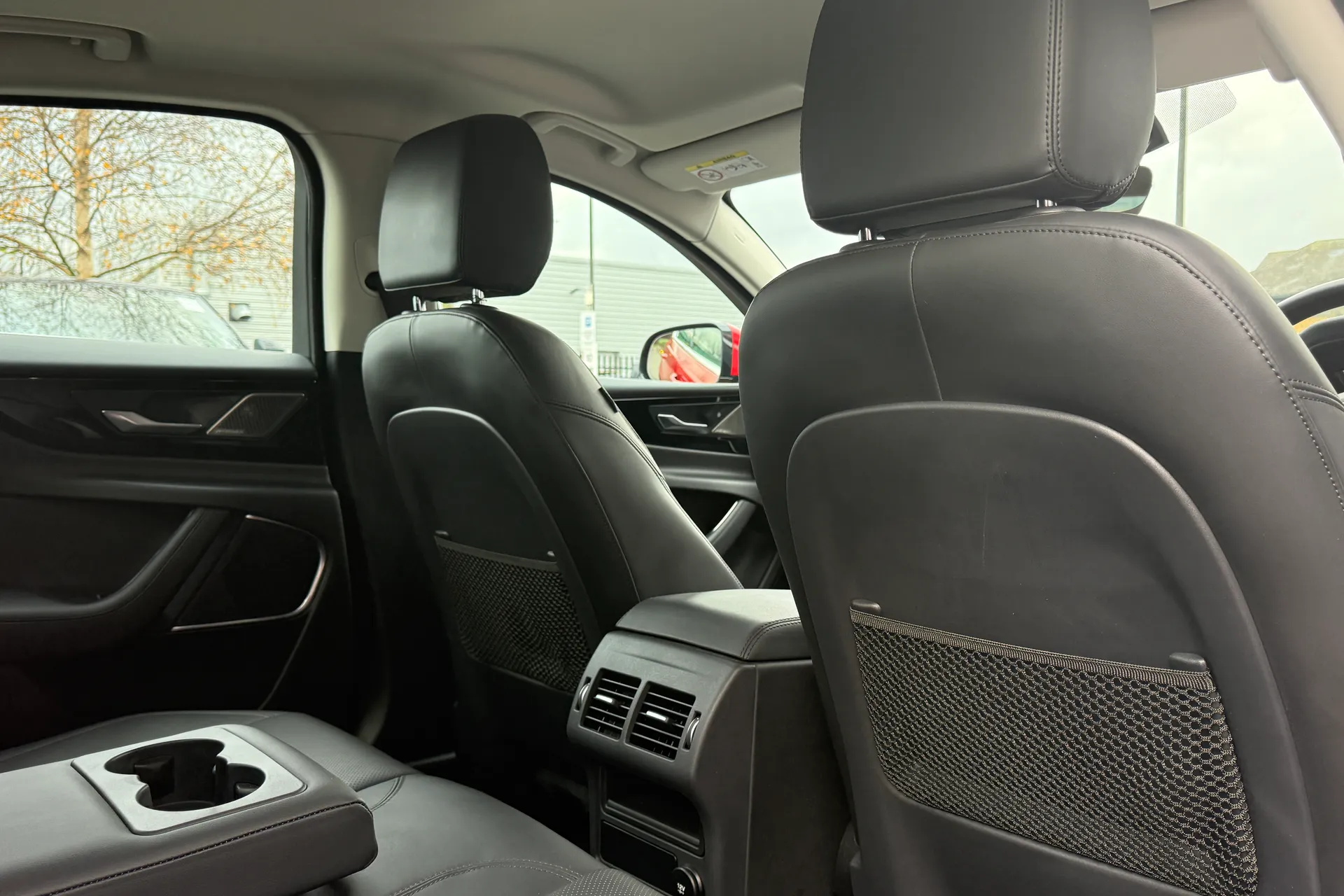 Jaguar XE thumbnail image number 34