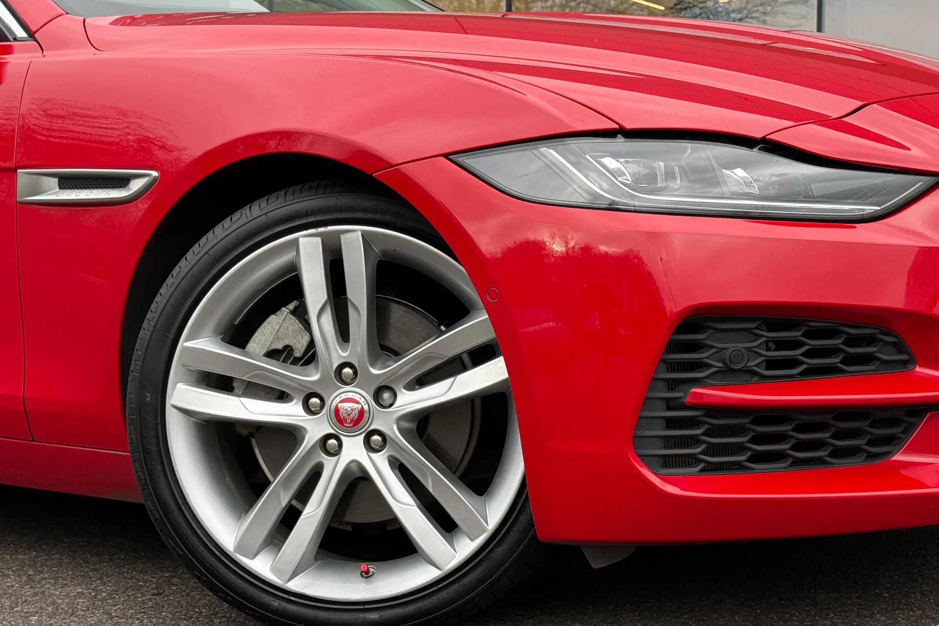 Jaguar XE thumbnail image number 9