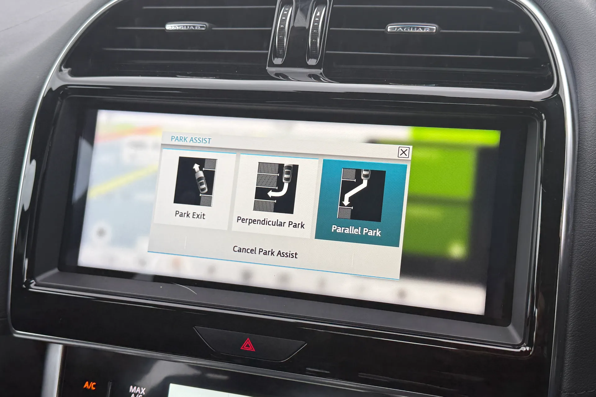 Jaguar XE thumbnail image number 25